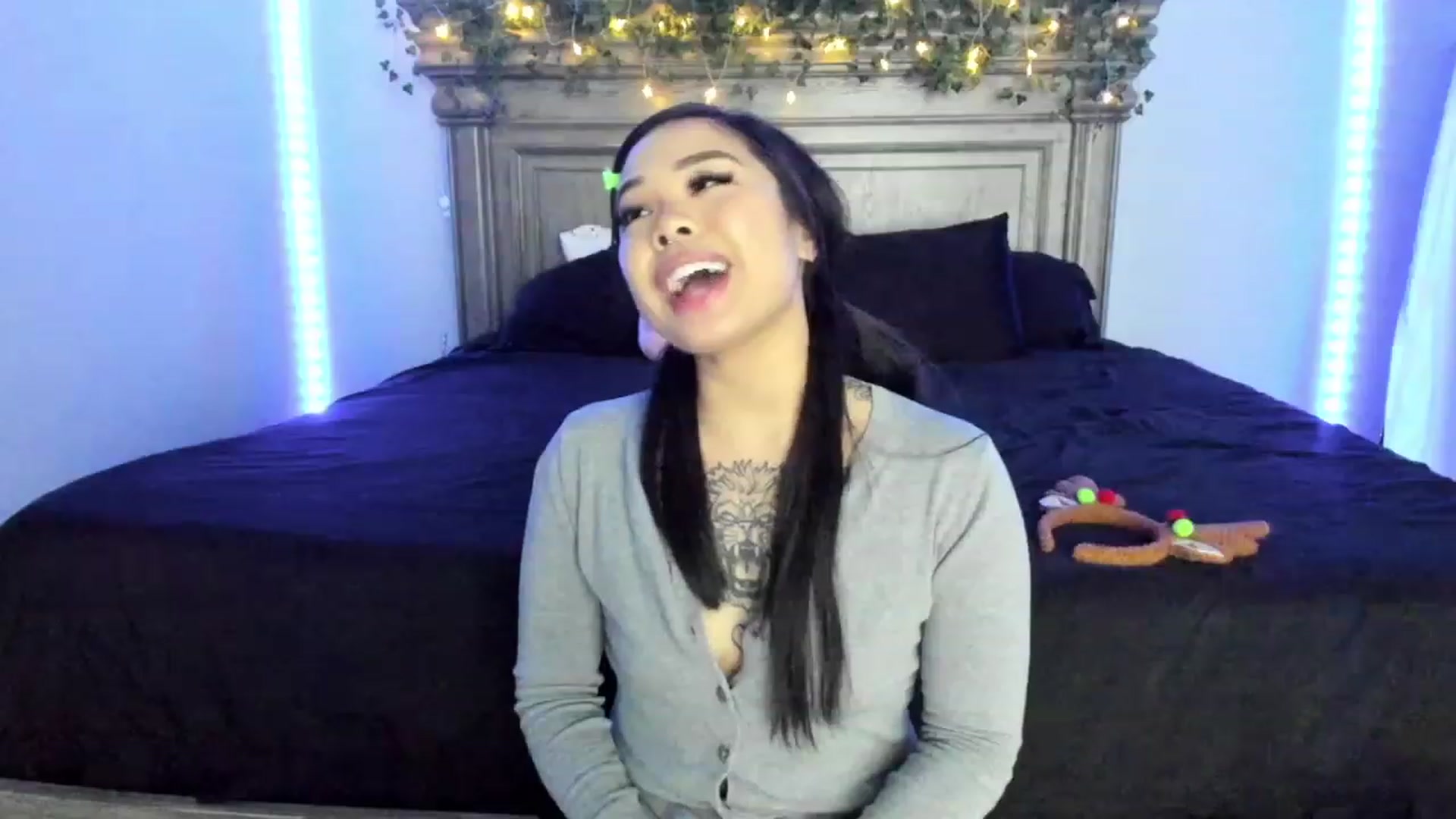 Gallery image thumbnail from dolllface's myfreecams stream on, 12/25/2022, 08:43 image 15 of 20