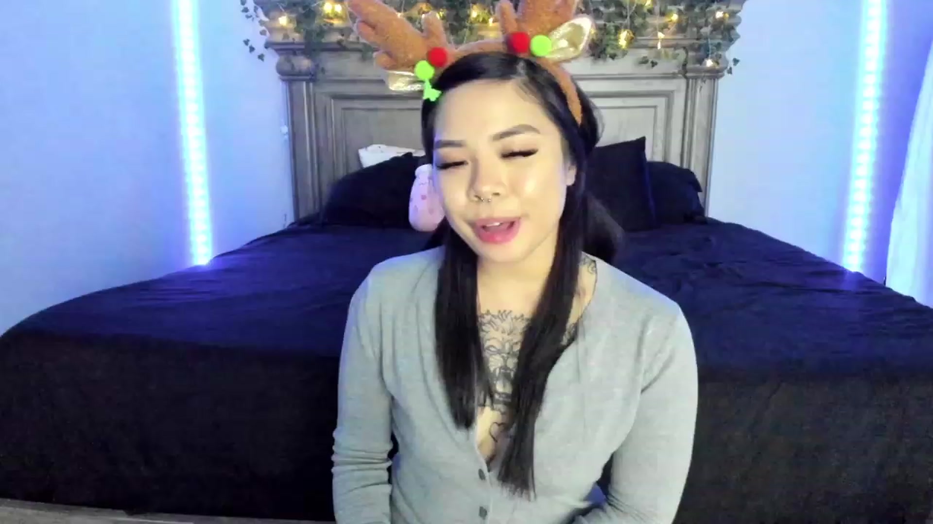 Gallery image thumbnail from dolllface's myfreecams stream on, 12/25/2022, 08:43 image 1 of 20