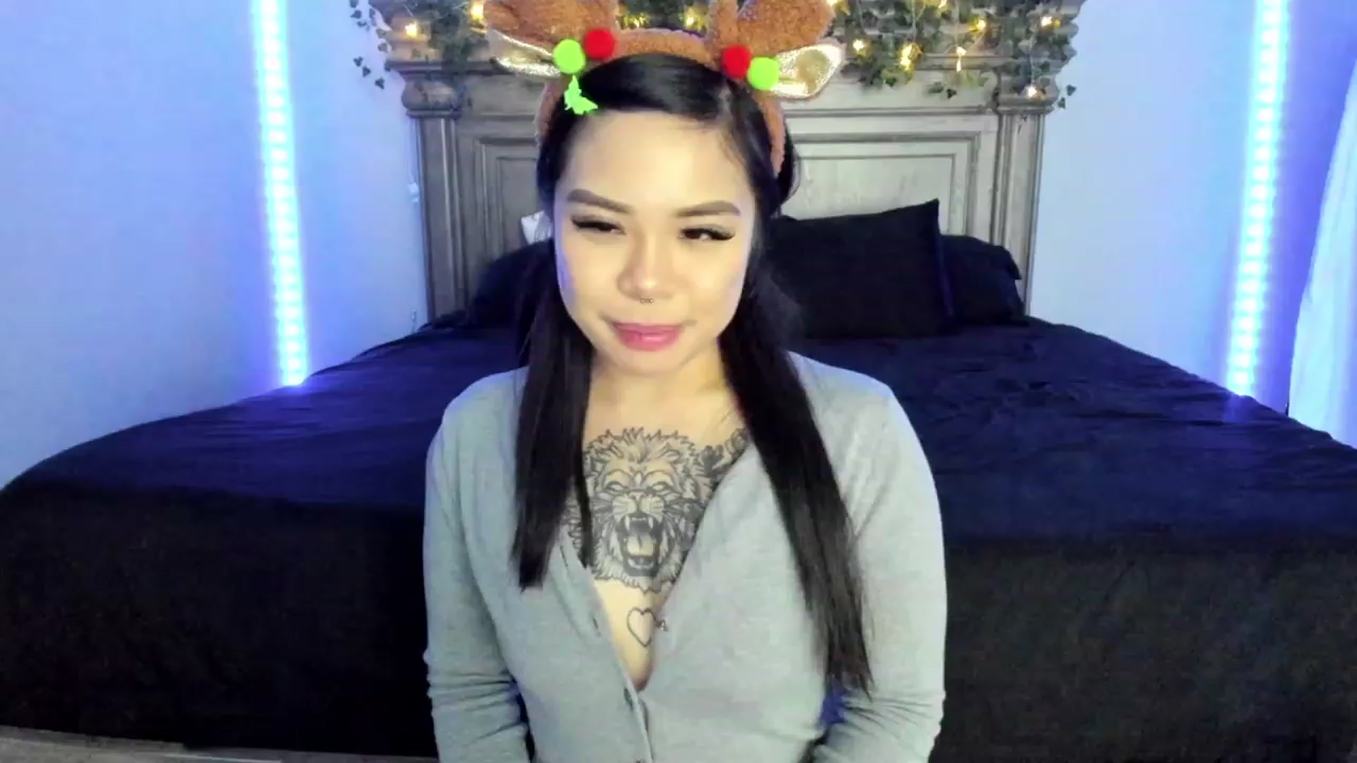 Gallery image thumbnail from dolllface's myfreecams stream on, 12/25/2022, 08:43 image 4 of 20
