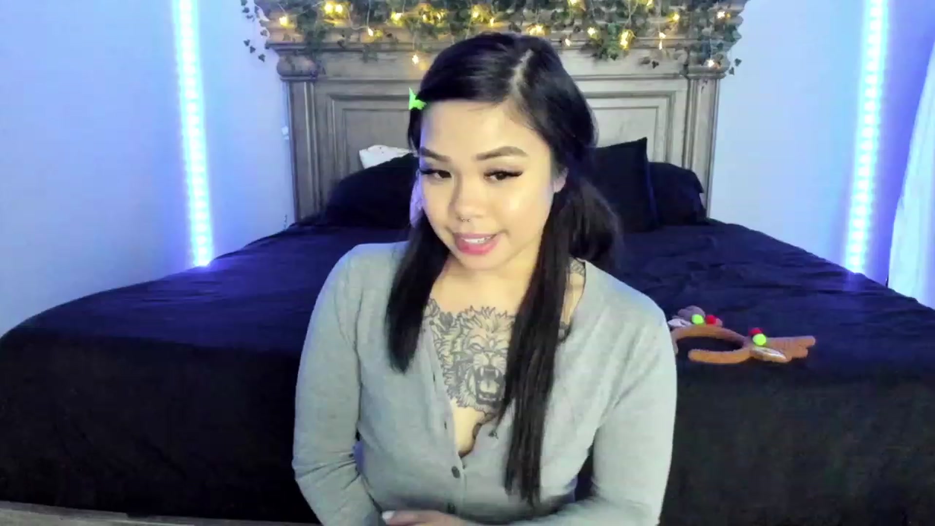 Gallery image thumbnail from dolllface's myfreecams stream on, 12/25/2022, 08:43 image 17 of 20
