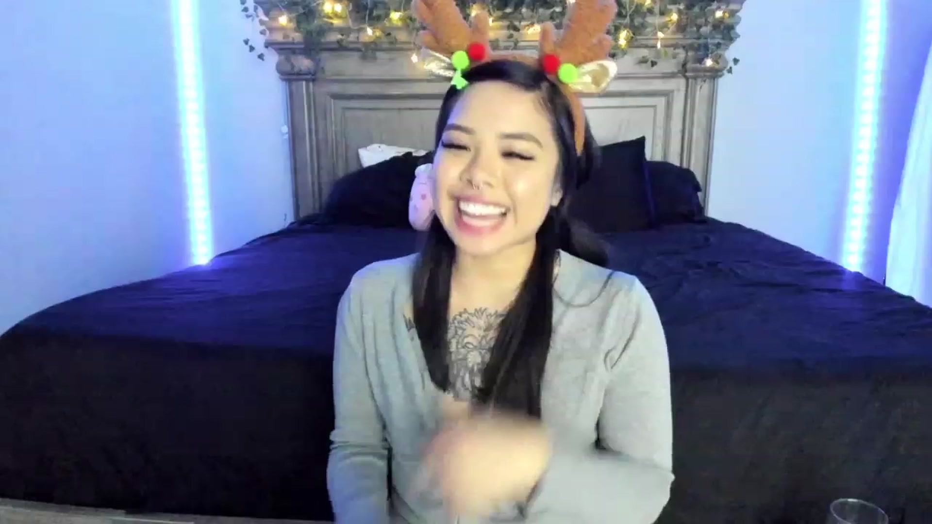 Gallery image thumbnail from dolllface's myfreecams stream on, 12/25/2022, 08:43 image 11 of 20