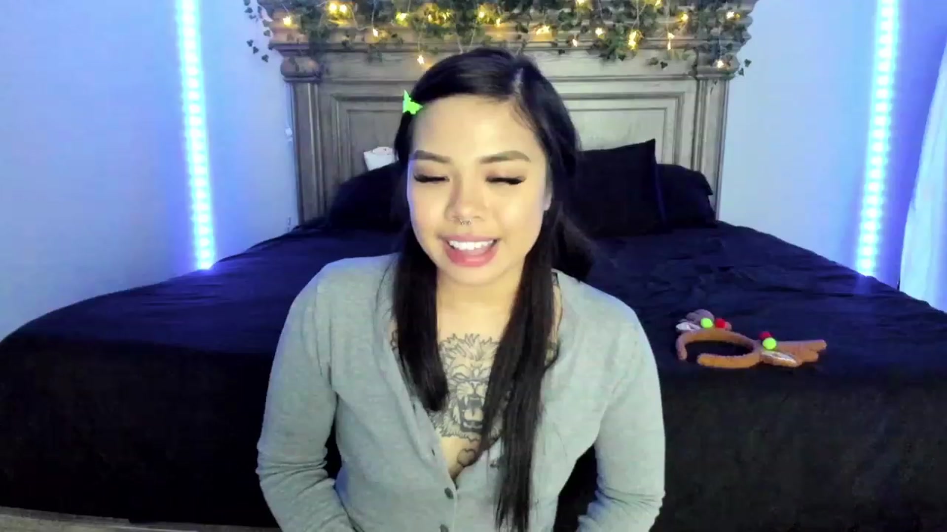 Gallery image thumbnail from dolllface's myfreecams stream on, 12/25/2022, 08:43 image 18 of 20
