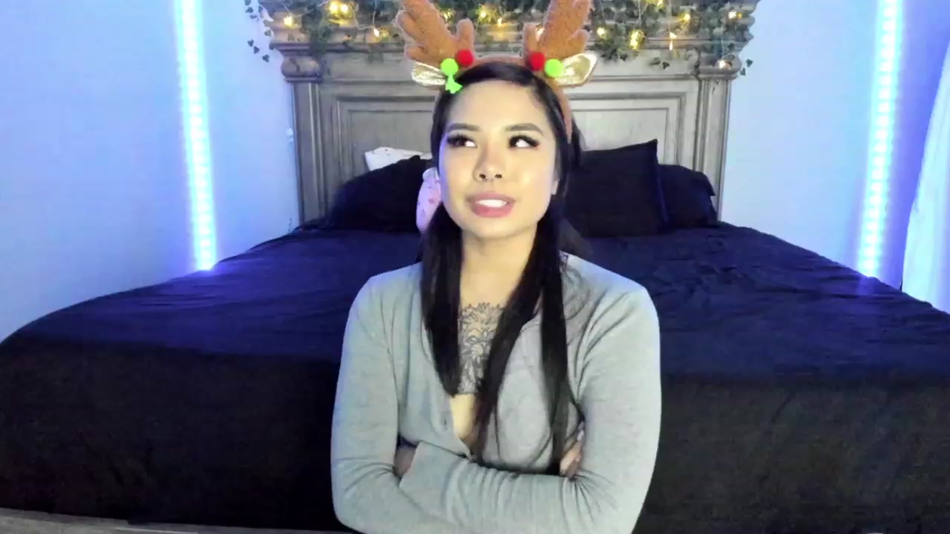 Gallery image thumbnail from dolllface's myfreecams stream on, 12/25/2022, 08:43 image 8 of 20