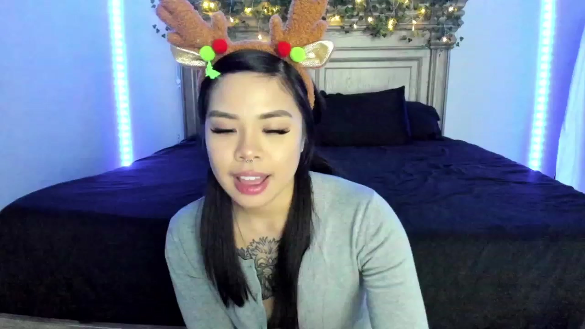 Gallery image thumbnail from dolllface's myfreecams stream on, 12/25/2022, 08:43 image 3 of 20