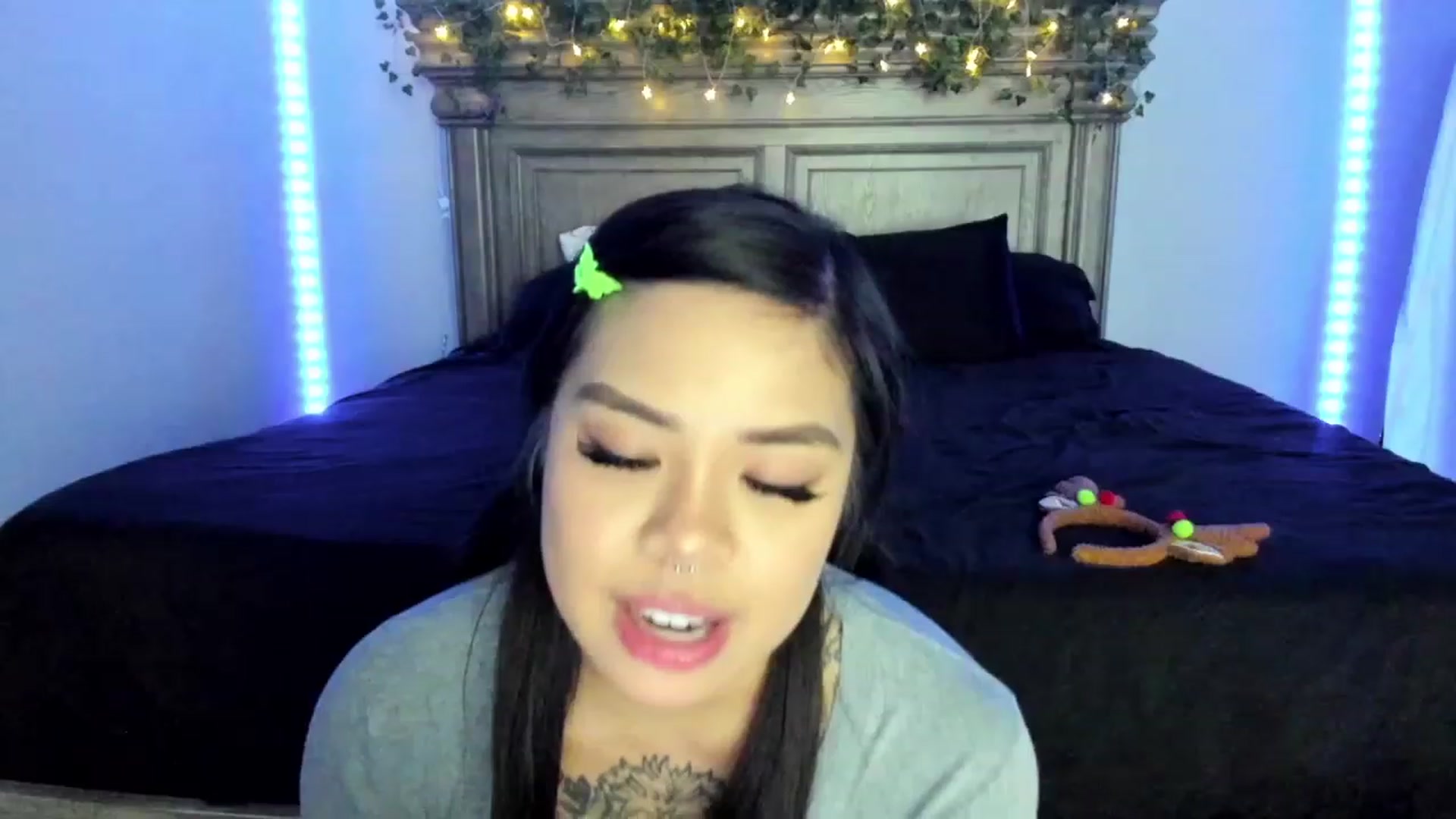 Gallery image thumbnail from dolllface's myfreecams stream on, 12/25/2022, 08:43 image 19 of 20