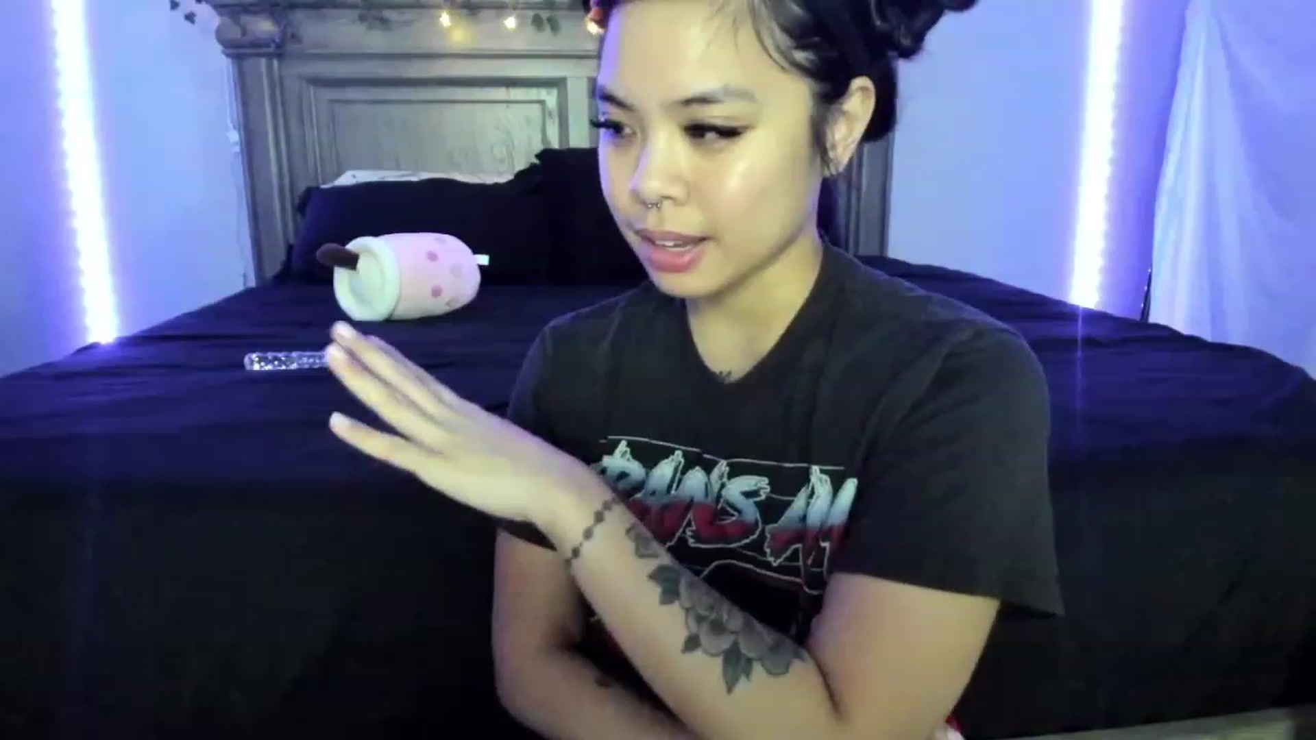 Gallery image thumbnail from dolllface's myfreecams stream on, 01/02/2023, 10:03 image 10 of 20