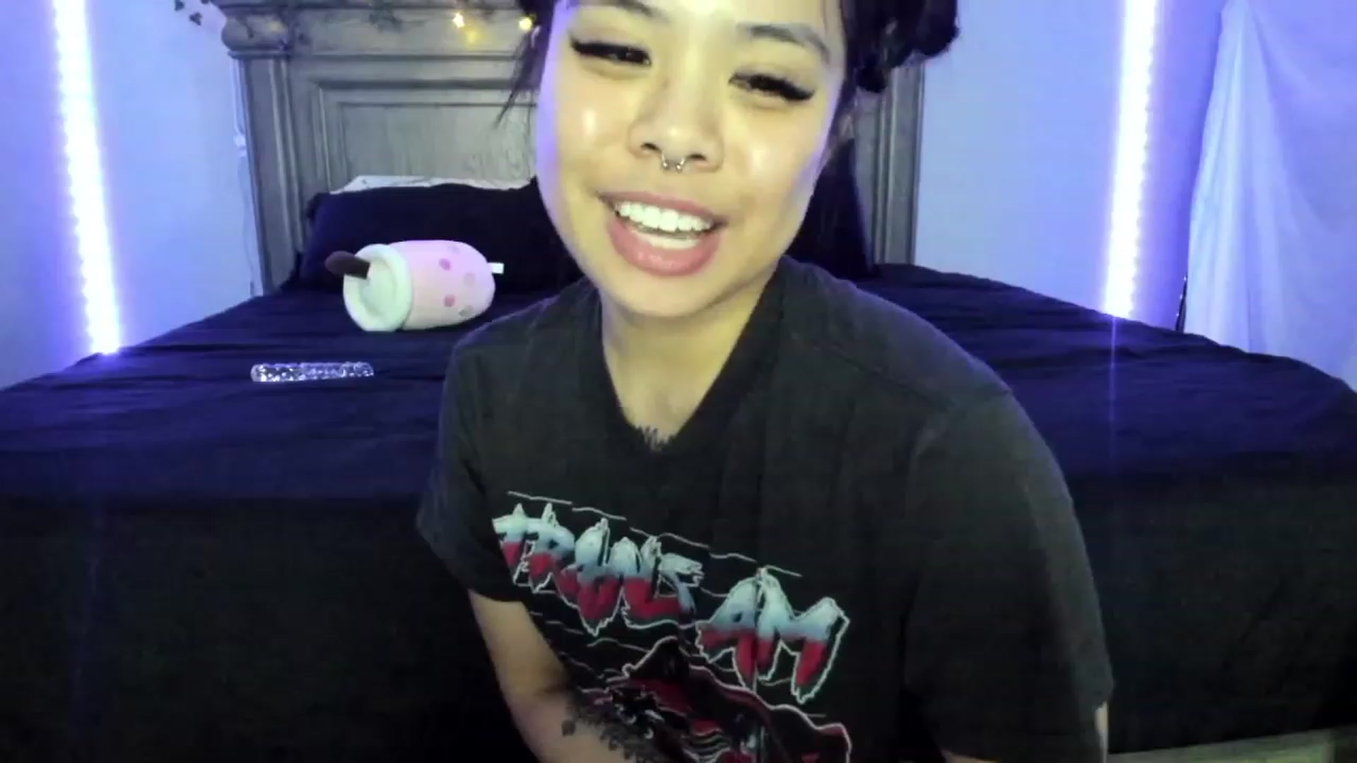 Gallery image thumbnail from dolllface's myfreecams stream on, 01/02/2023, 10:03 image 2 of 20