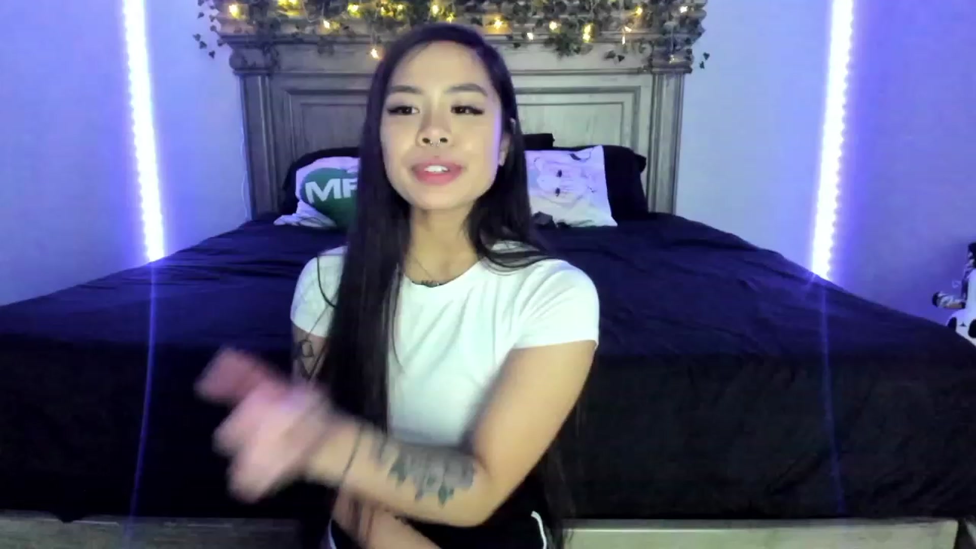 Gallery image thumbnail from dolllface's myfreecams stream on, 01/18/2023, 08:29 image 7 of 20