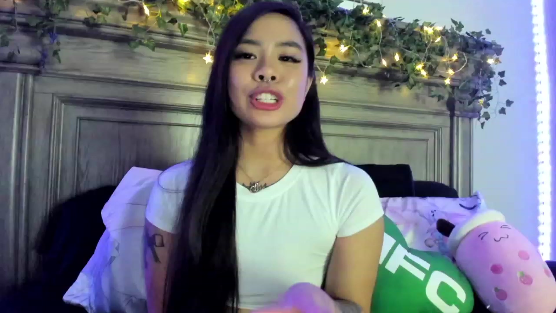 Gallery image thumbnail from dolllface's myfreecams stream on, 01/18/2023, 10:41 image 10 of 20