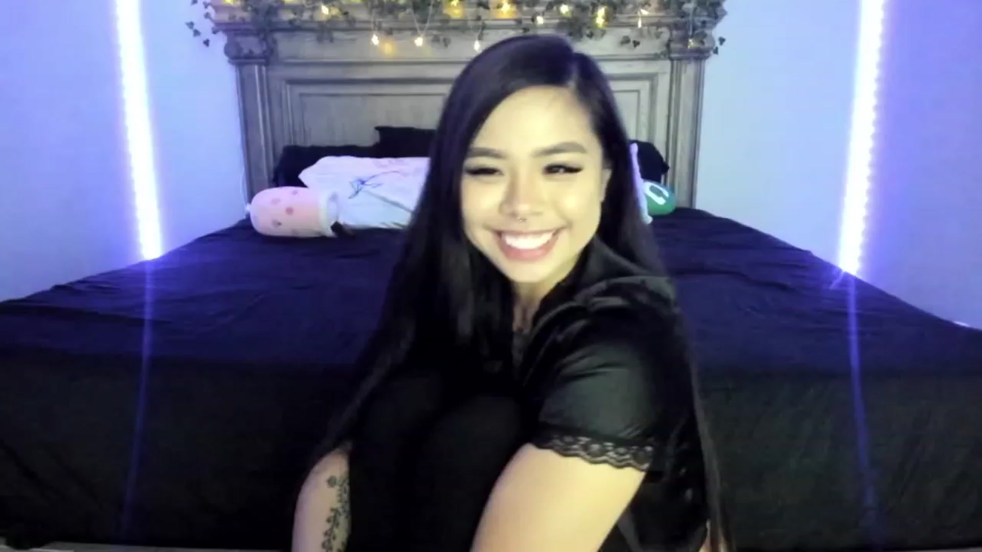 Gallery image thumbnail from dolllface's myfreecams stream on, 01/20/2023, 10:19 image 1 of 20