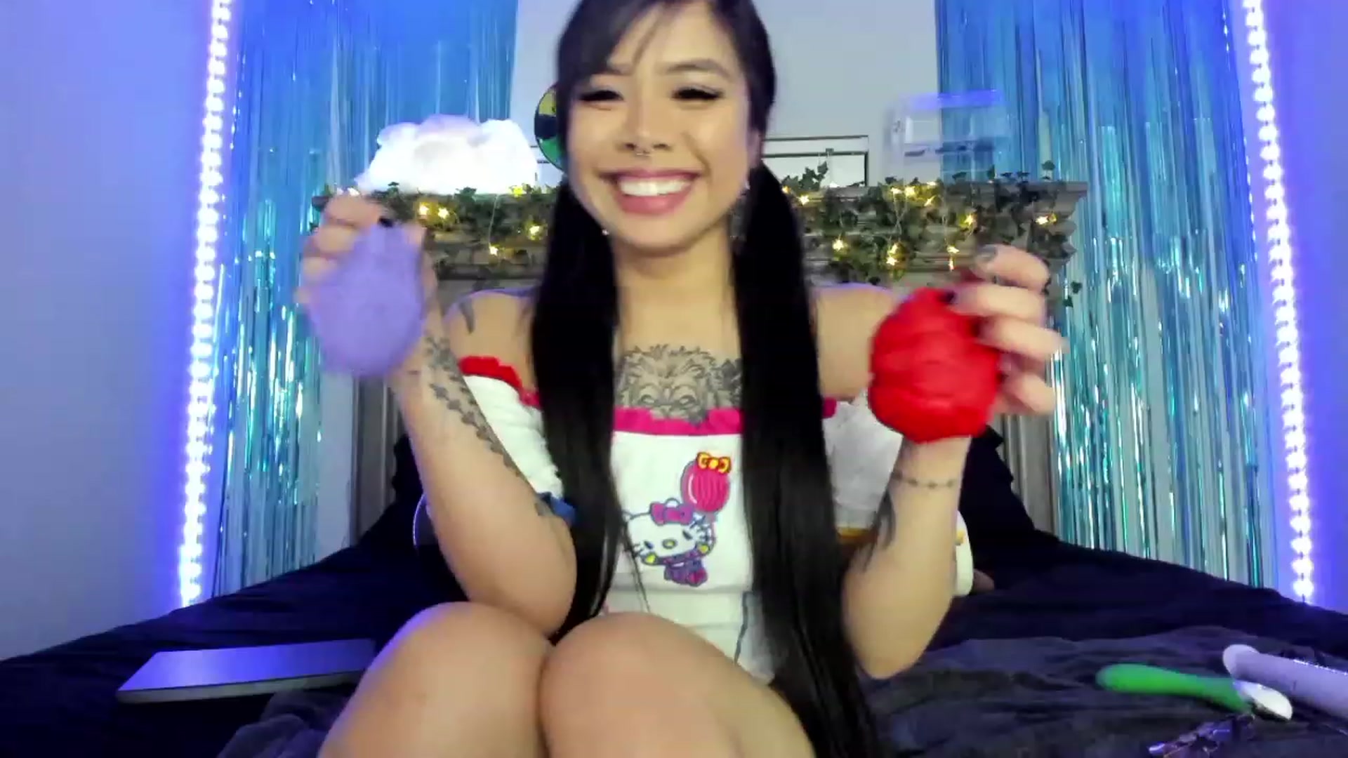 Gallery image thumbnail from dolllface's myfreecams stream on, 03/11/2023, 11:41 image 10 of 20