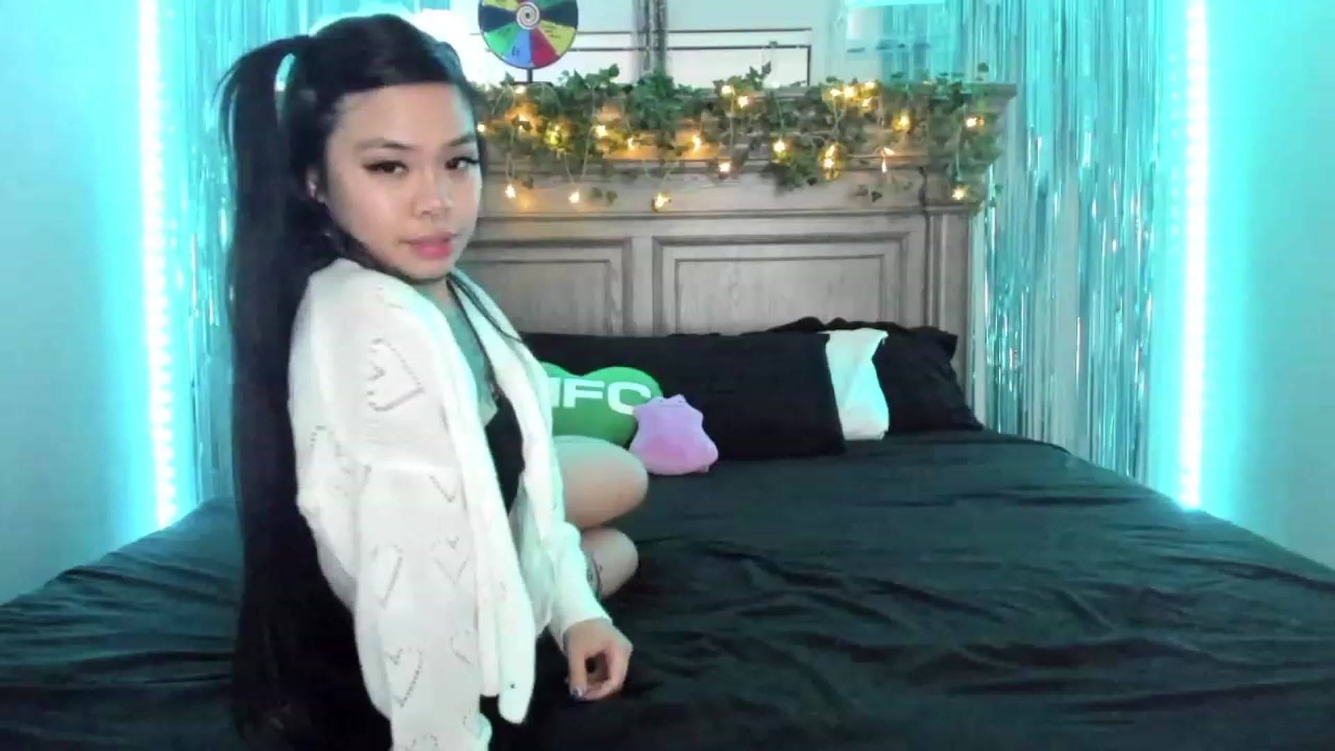 Gallery image thumbnail from dolllface's myfreecams stream on, 04/05/2023, 07:47 image 2 of 20