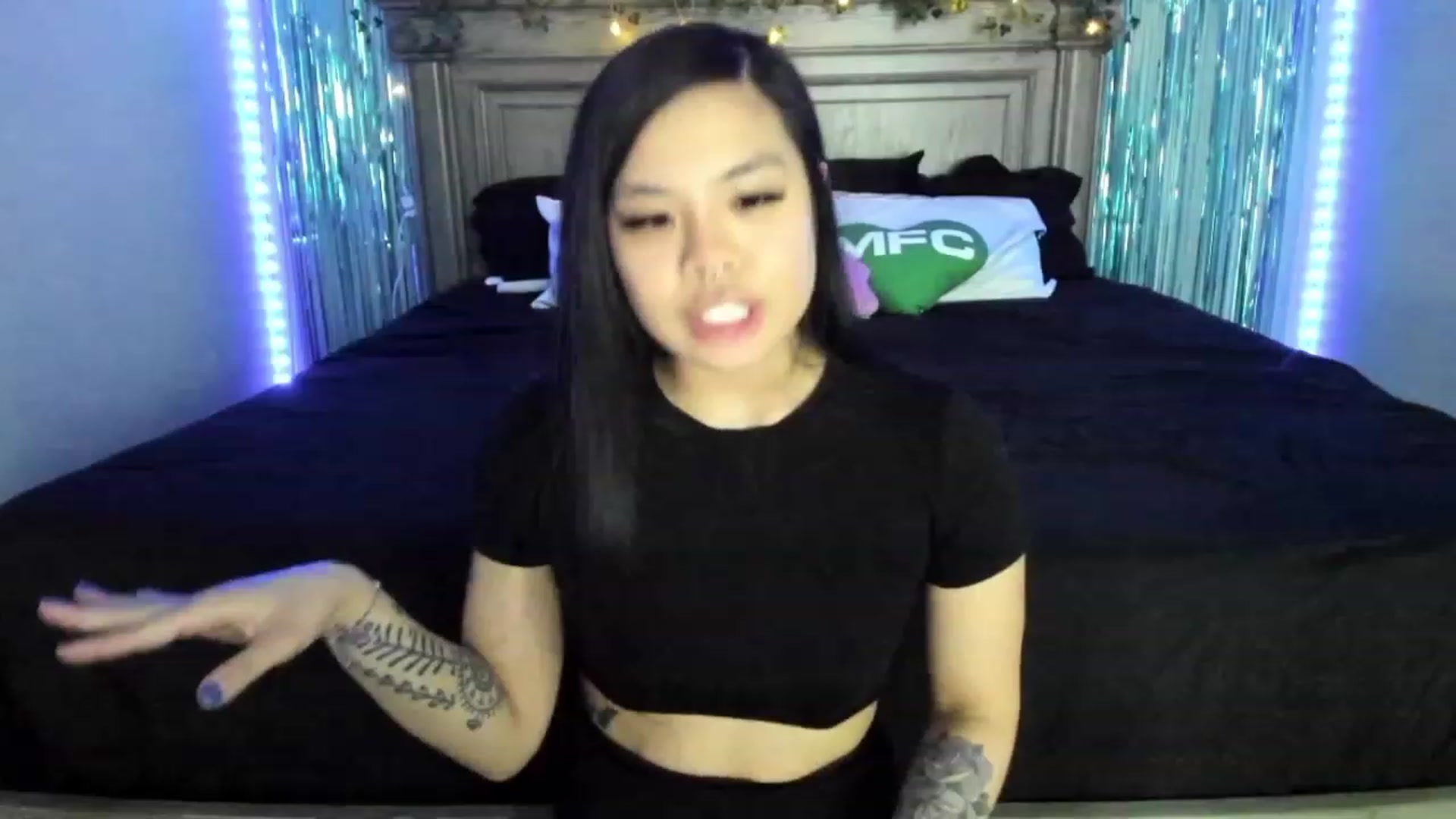 Gallery image thumbnail from dolllface's myfreecams stream on, 04/08/2023, 07:24 image 4 of 20