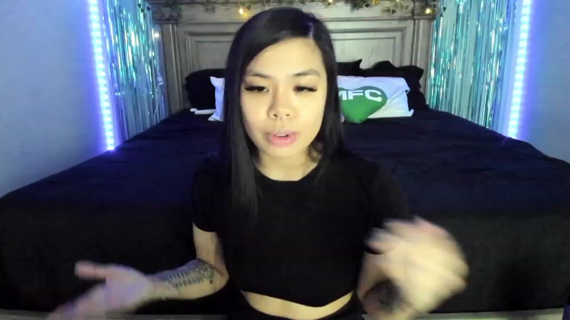 Gallery image thumbnail from dolllface's myfreecams stream on, 04/08/2023, 07:24 image 2 of 20