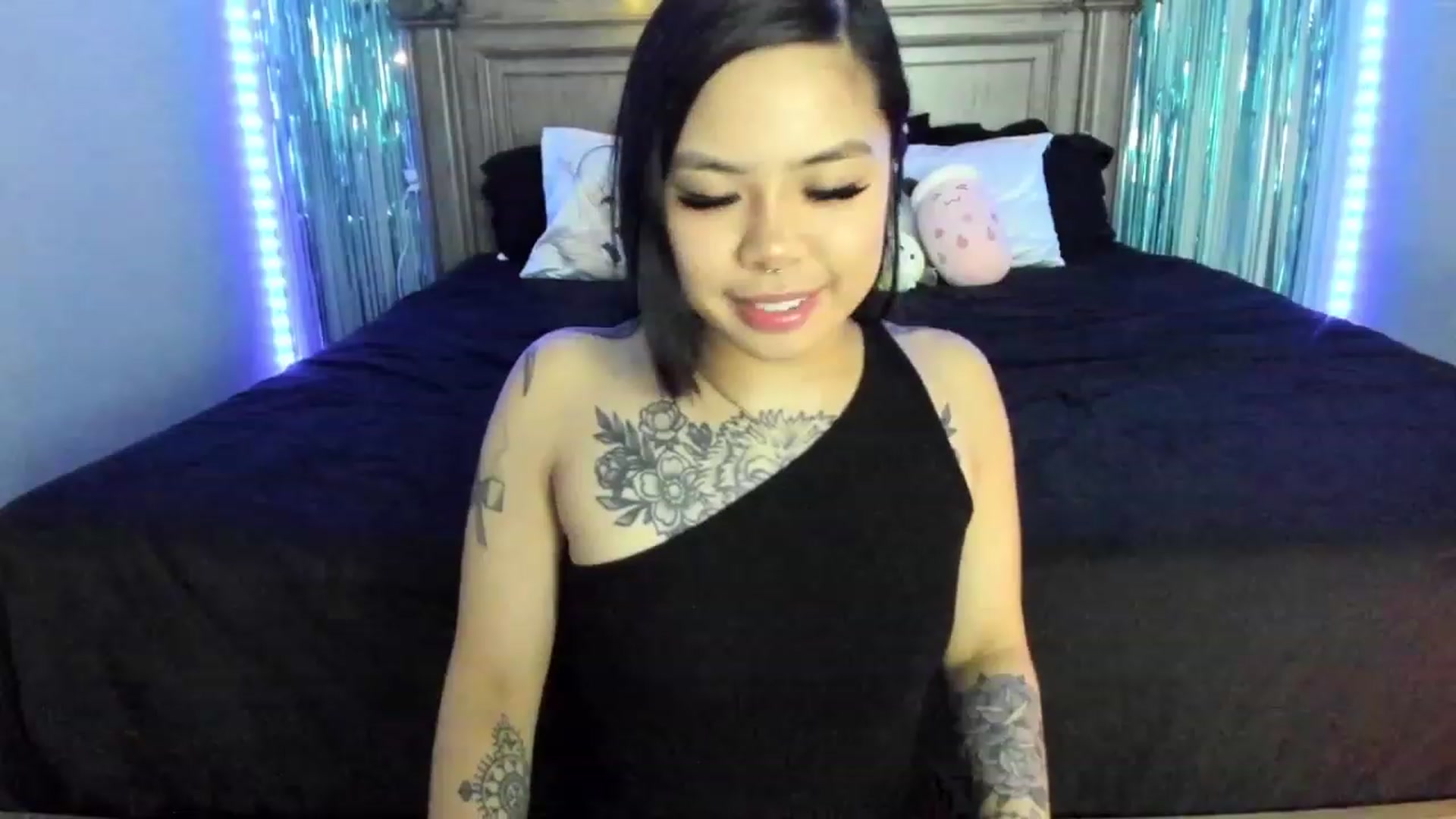 Gallery image thumbnail from dolllface's myfreecams stream on, 04/12/2023, 05:26 image 8 of 20