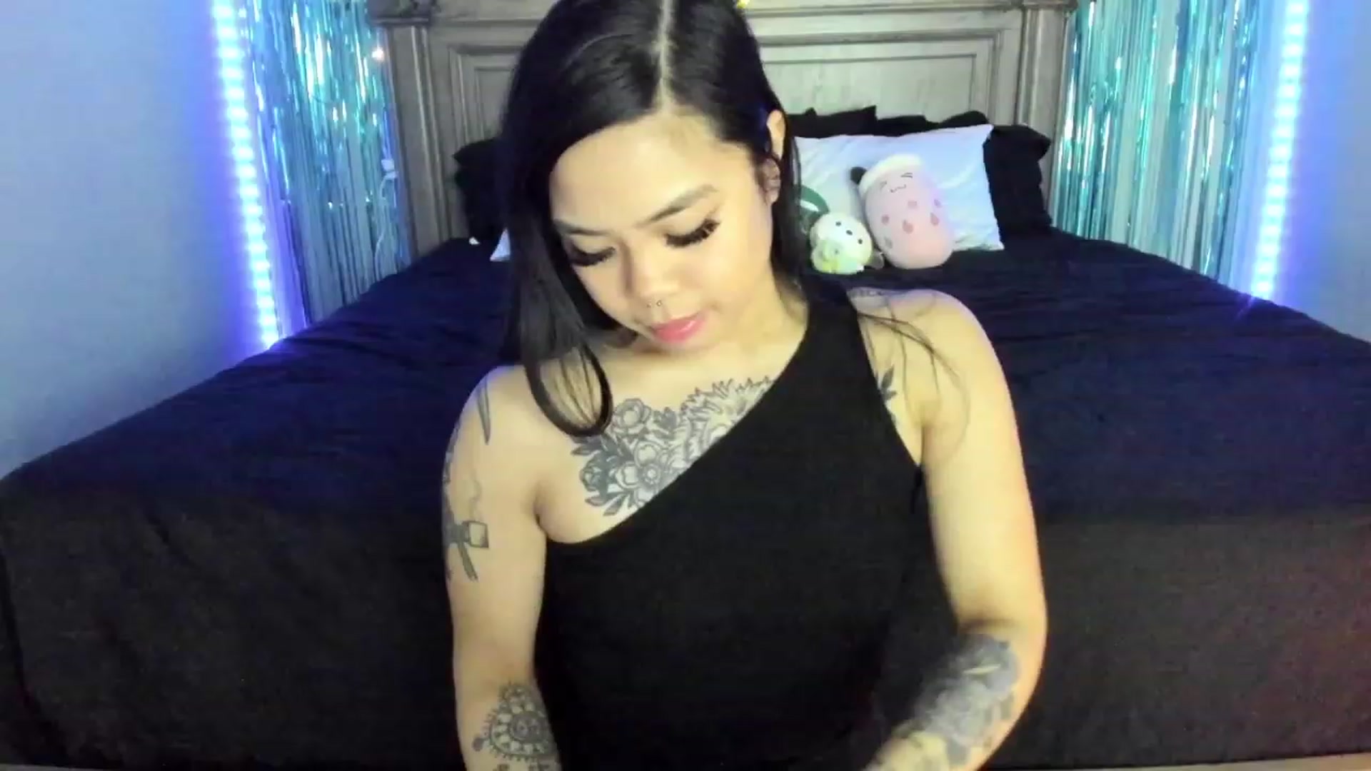 Gallery image thumbnail from dolllface's myfreecams stream on, 04/12/2023, 05:26 image 1 of 20
