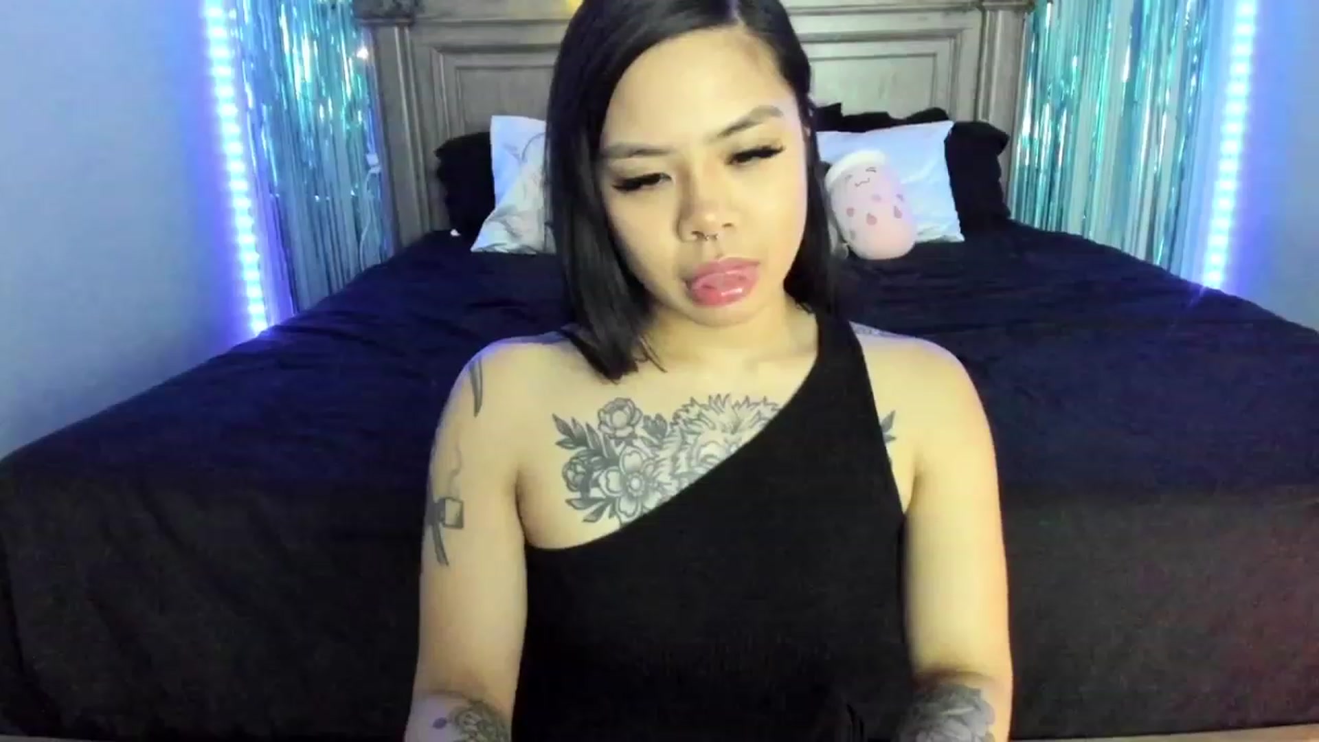 Gallery image thumbnail from dolllface's myfreecams stream on, 04/12/2023, 05:26 image 11 of 20