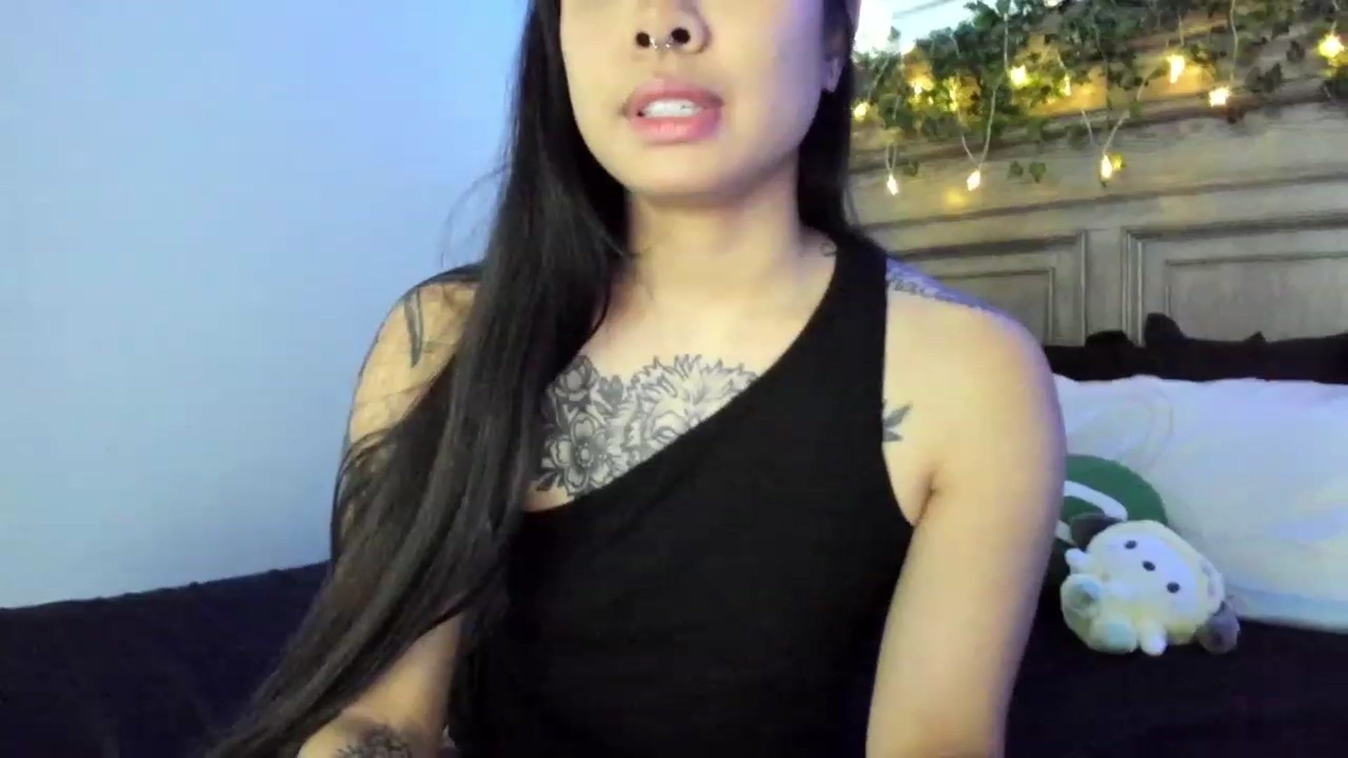 Gallery image thumbnail from dolllface's myfreecams stream on, 04/12/2023, 08:11 image 7 of 20