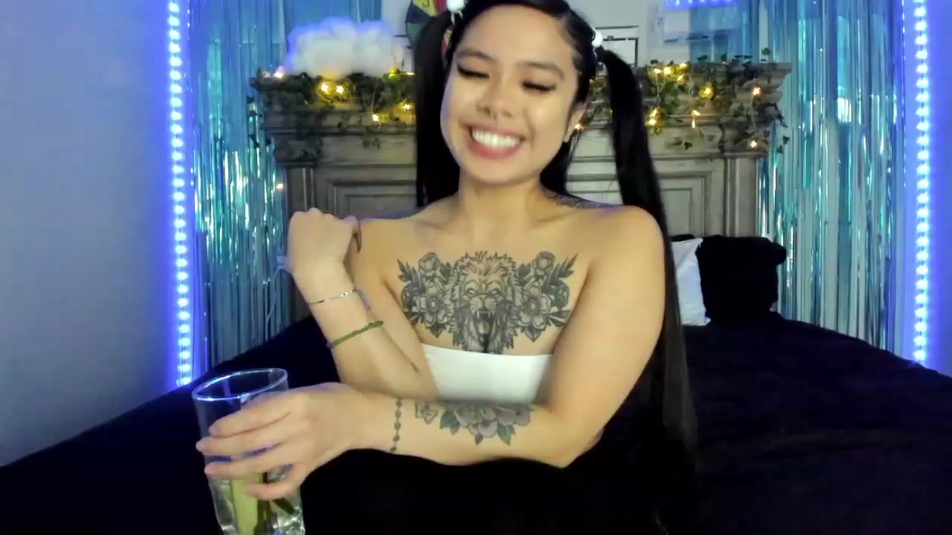 Gallery image thumbnail from dolllface's myfreecams stream on, 04/17/2023, 09:26 image 12 of 20