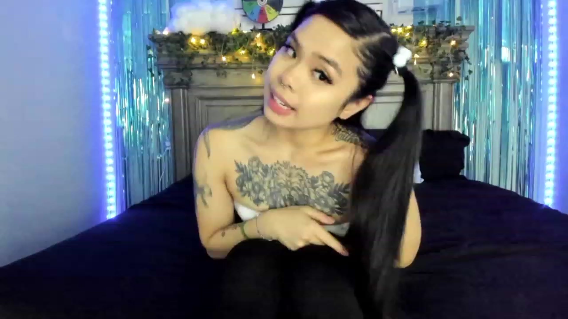 Gallery image thumbnail from dolllface's myfreecams stream on, 04/17/2023, 09:26 image 9 of 20