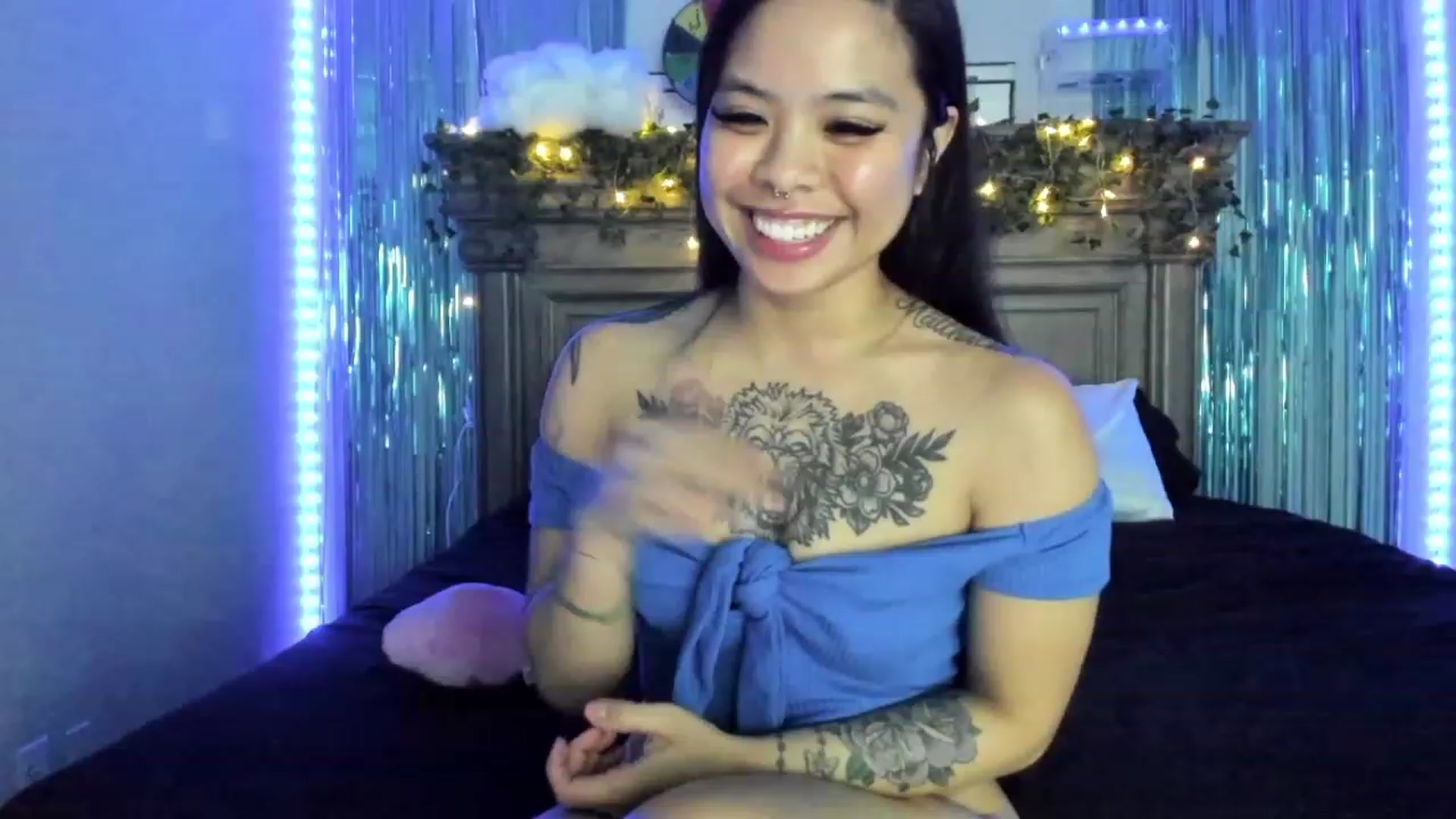 Gallery image thumbnail from dolllface's myfreecams stream on, 04/20/2023, 07:43 image 12 of 20