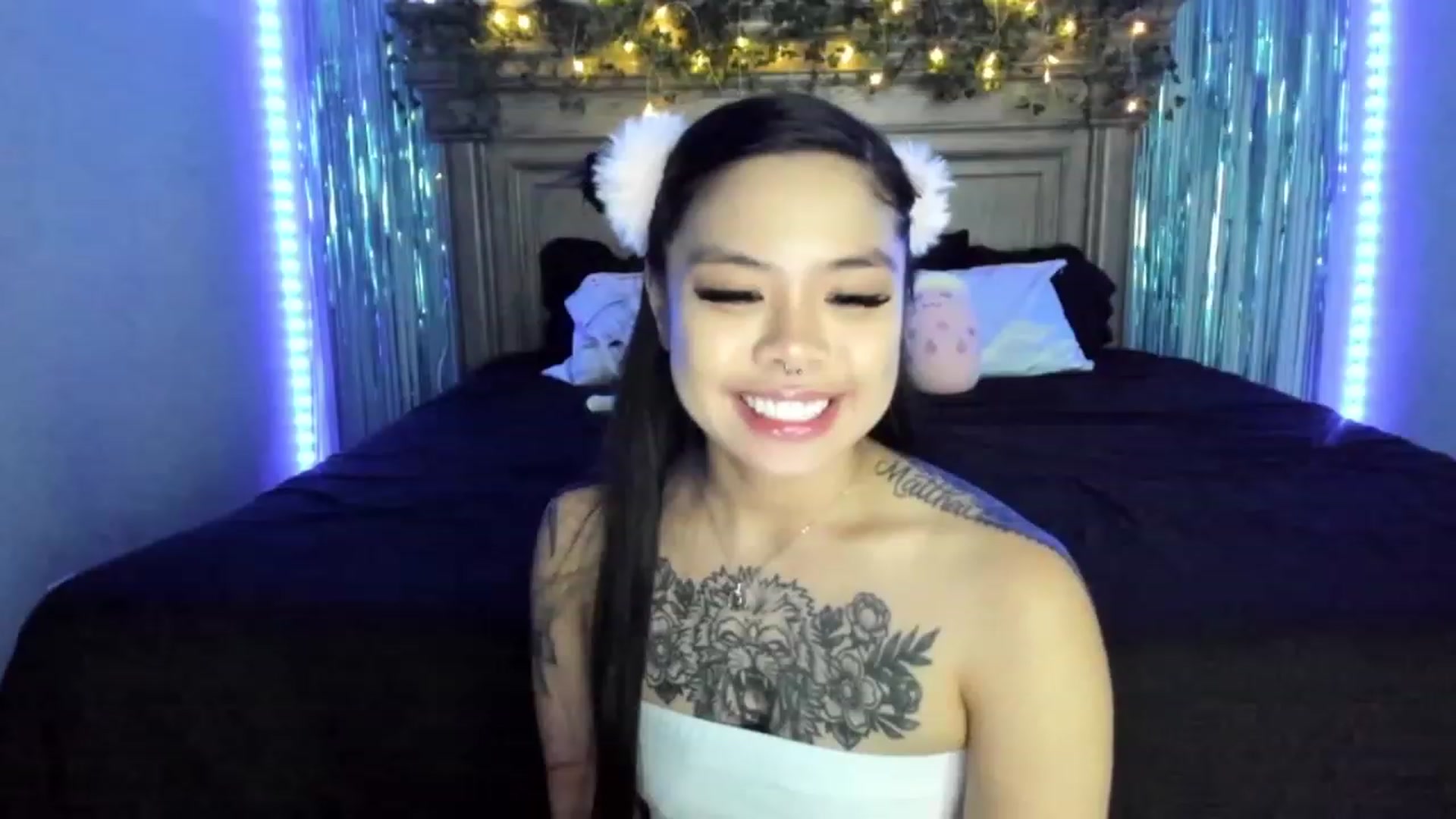 Gallery image thumbnail from dolllface's myfreecams stream on, 04/22/2023, 08:48 image 6 of 20