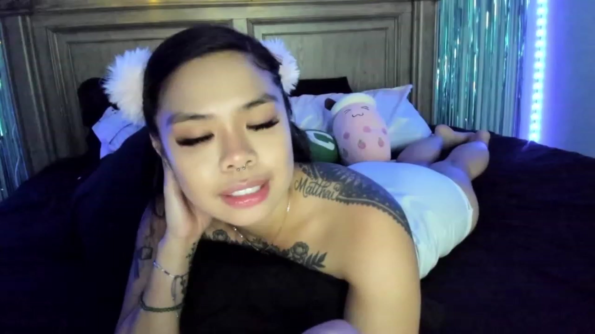 Gallery image thumbnail from dolllface's myfreecams stream on, 04/22/2023, 08:48 image 18 of 20