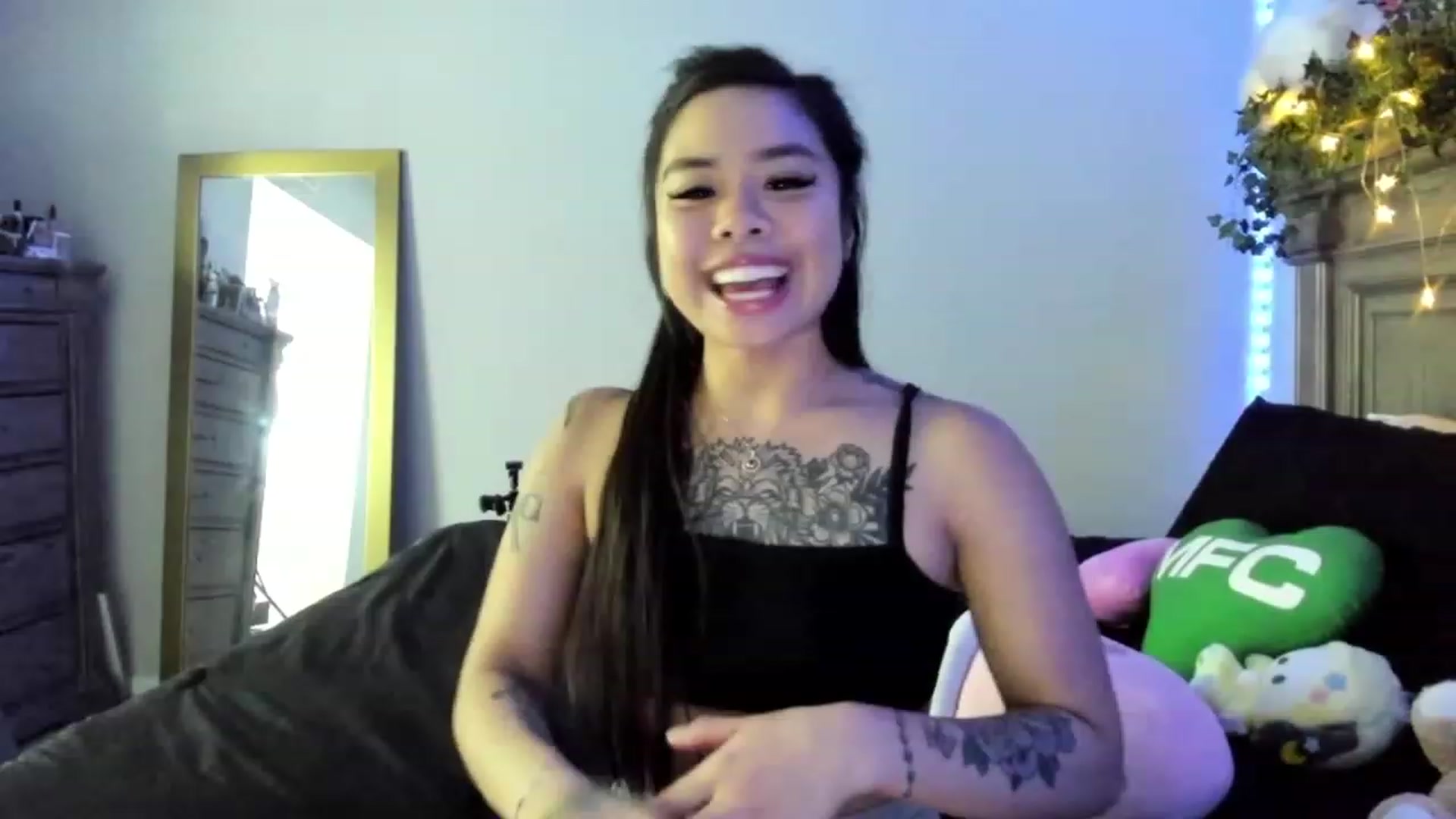 Gallery image thumbnail from dolllface's myfreecams stream on, 05/28/2023, 08:58 image 11 of 20