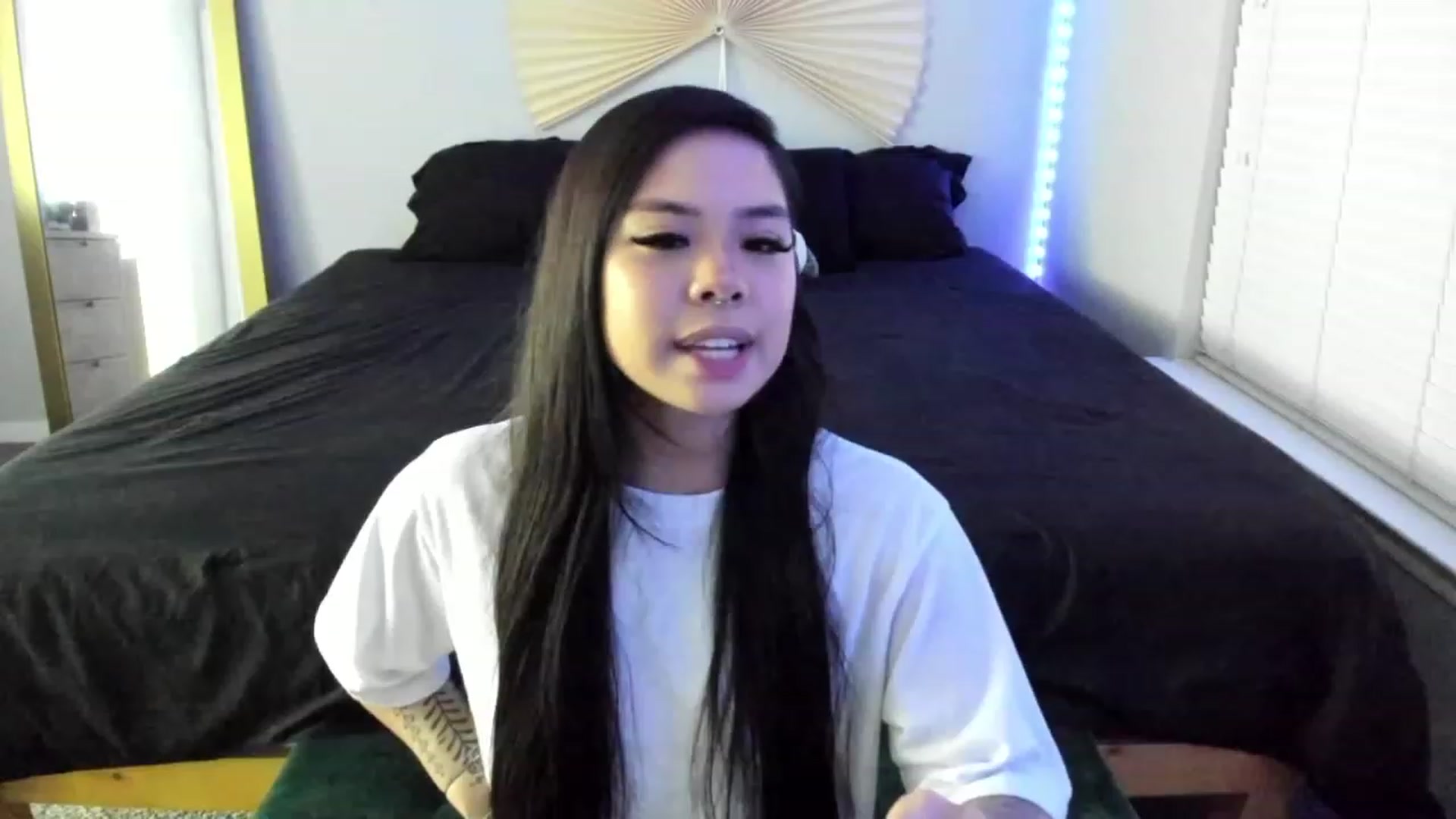 Gallery image thumbnail from dolllface's myfreecams stream on, 08/01/2023, 07:27 image 6 of 20
