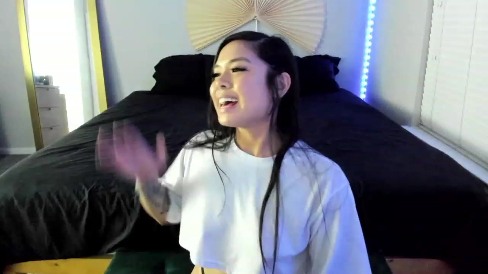 Gallery image thumbnail from dolllface's myfreecams stream on, 08/01/2023, 09:03 image 10 of 20