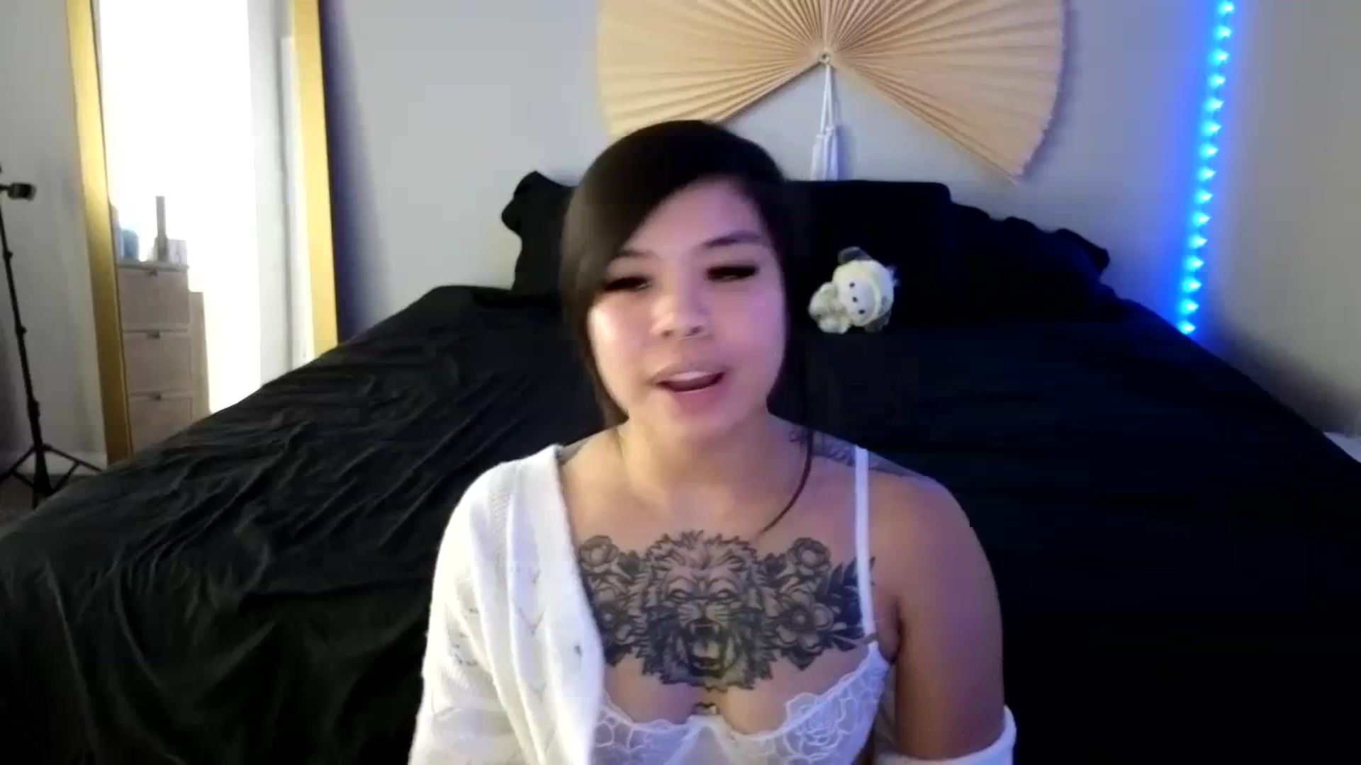 Gallery image thumbnail from dolllface's myfreecams stream on, 08/03/2023, 08:53 image 4 of 20