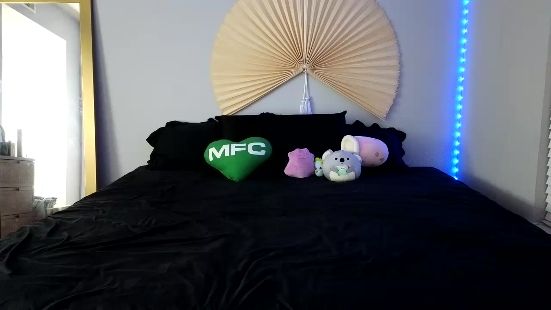 Gallery image thumbnail from dolllface's myfreecams stream on, 08/05/2023, 08:49 image 11 of 20