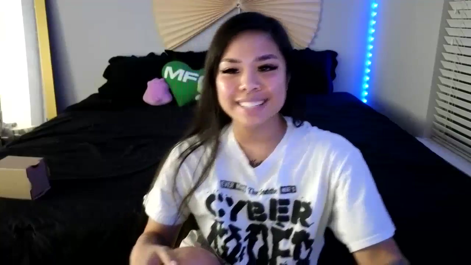 Gallery image thumbnail from dolllface's myfreecams stream on, 08/09/2023, 13:01 image 5 of 20