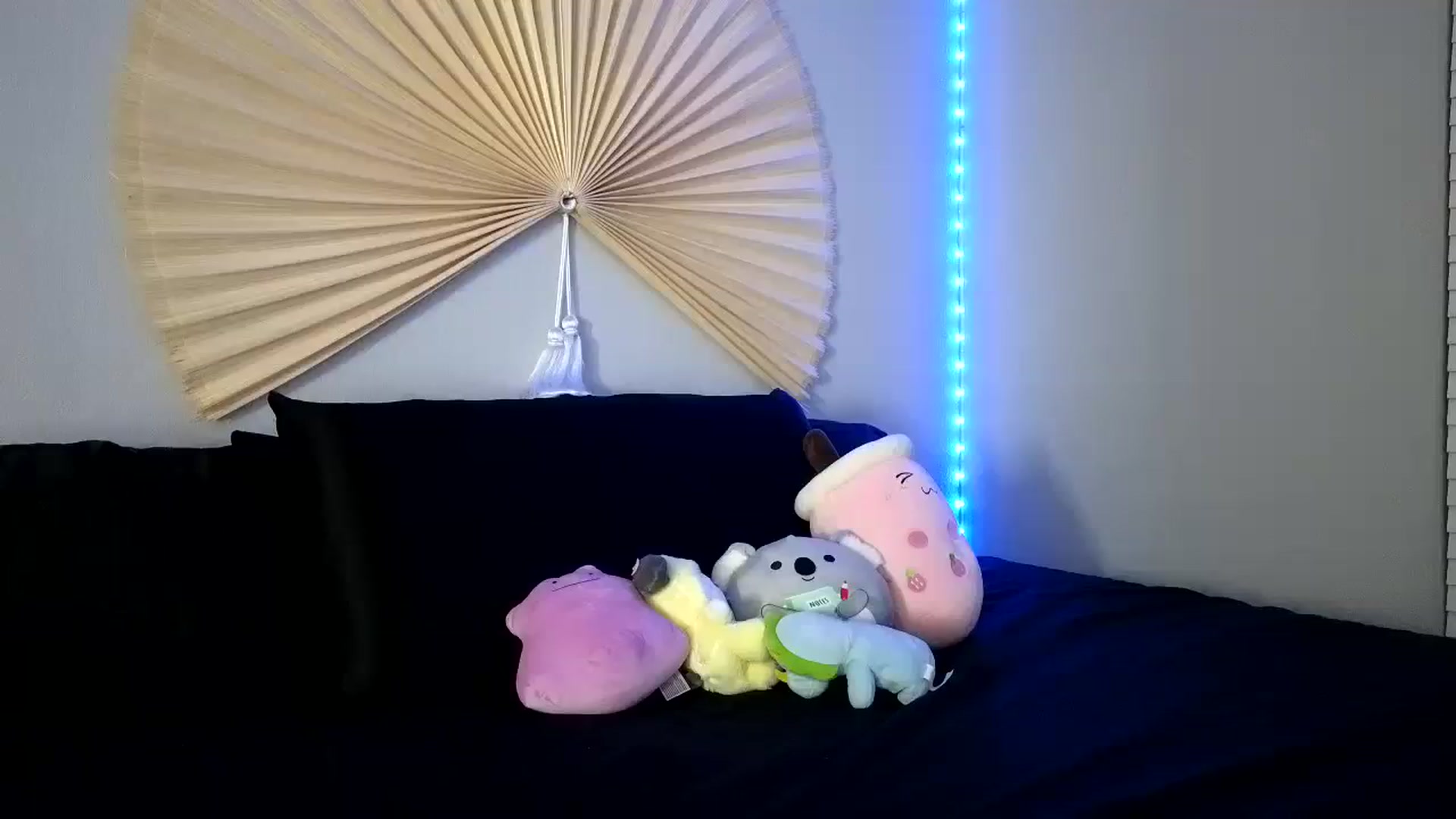 Gallery image thumbnail from dolllface's myfreecams stream on, 08/11/2023, 09:41 image 13 of 20