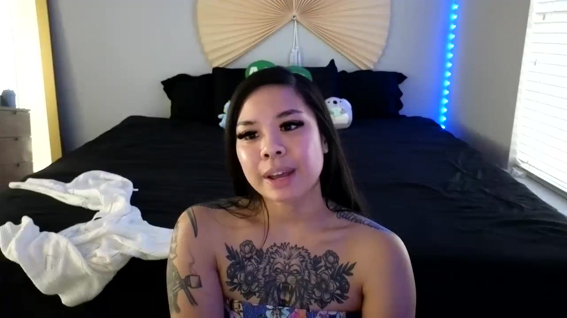 Gallery image thumbnail from dolllface's myfreecams stream on, 08/22/2023, 23:25 image 5 of 20