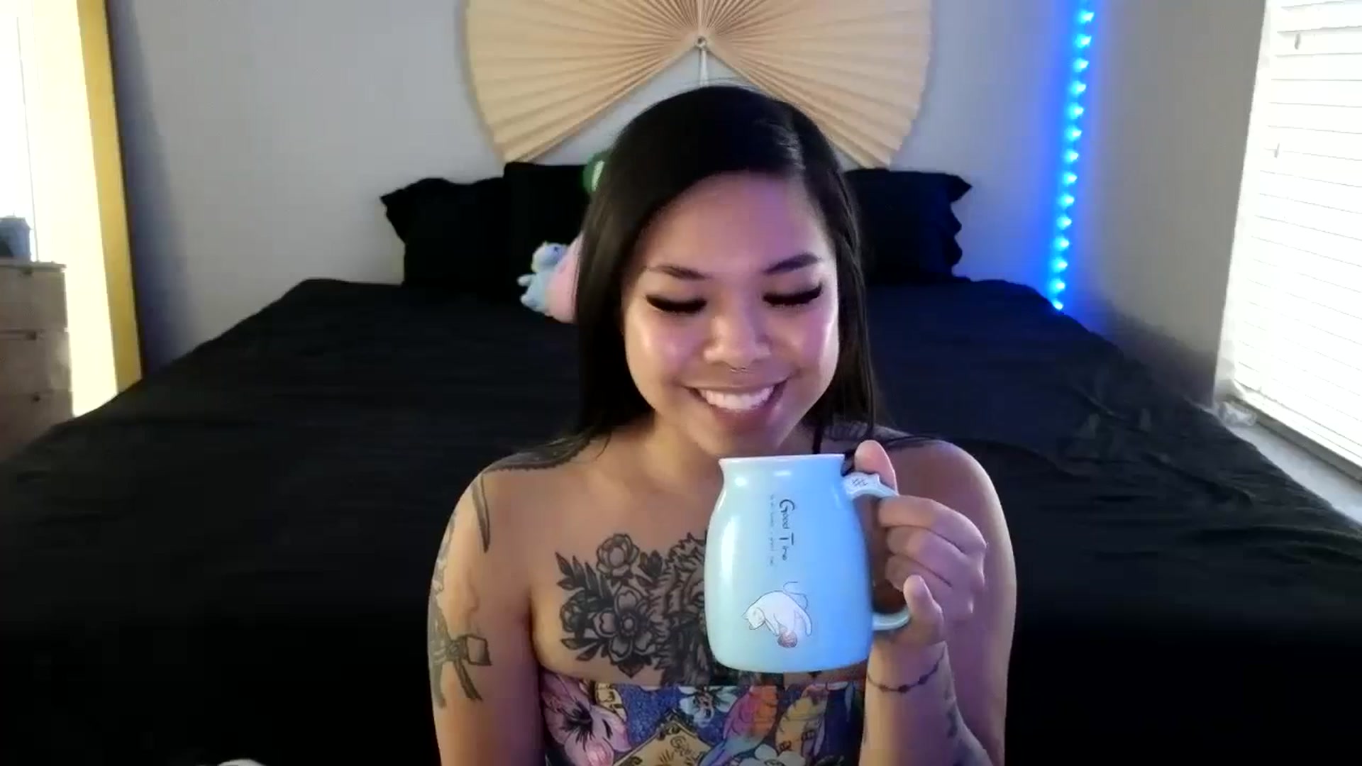 Gallery image thumbnail from dolllface's myfreecams stream on, 08/22/2023, 23:25 image 6 of 20