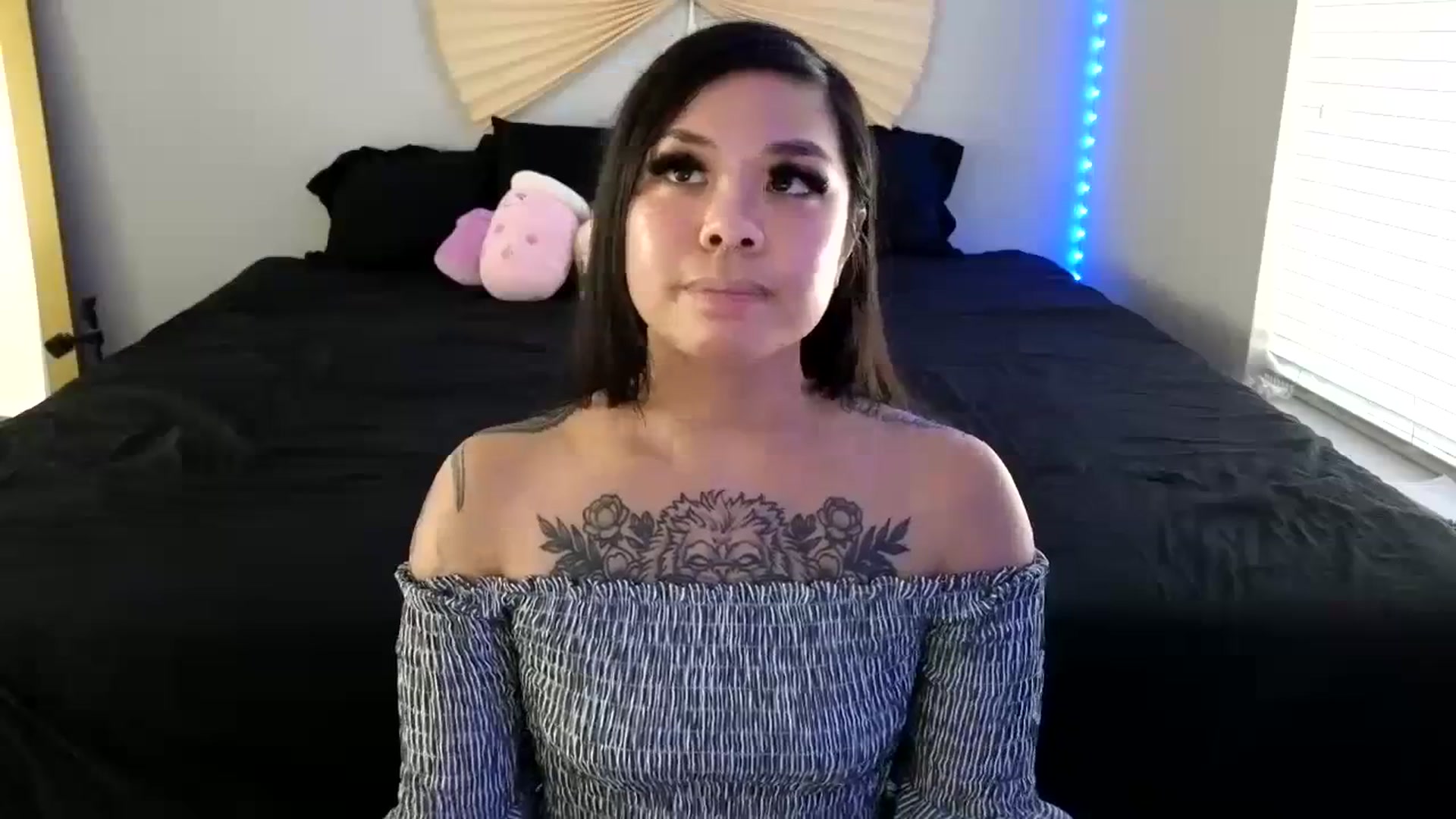 Gallery image thumbnail from dolllface's myfreecams stream on, 08/23/2023, 20:40 image 6 of 20