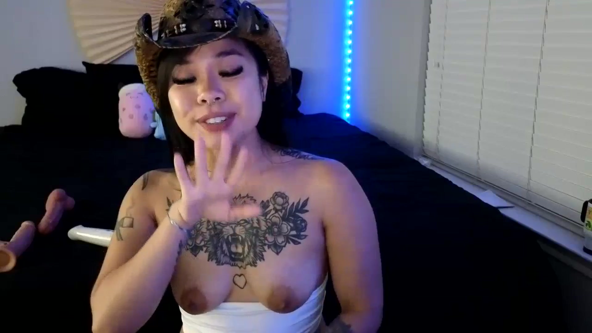 Gallery image thumbnail from dolllface's myfreecams stream on, 08/24/2023, 10:34 image 19 of 20