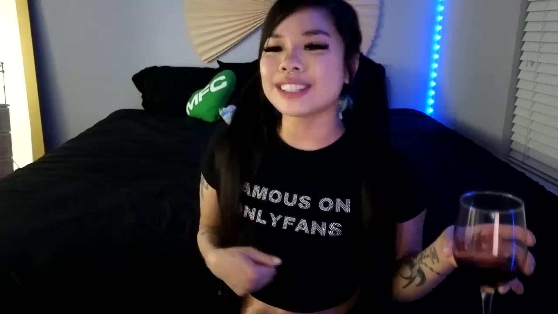 Gallery image thumbnail from dolllface's myfreecams stream on, 08/26/2023, 07:50 image 8 of 20