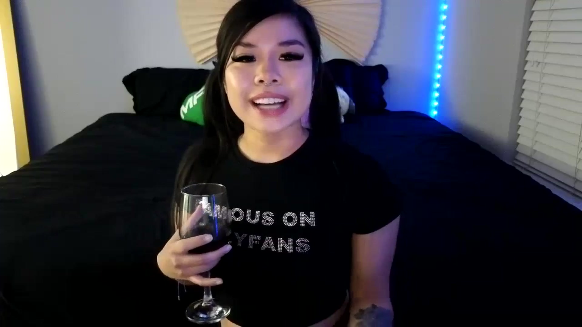 Gallery image thumbnail from dolllface's myfreecams stream on, 08/26/2023, 07:50 image 4 of 20