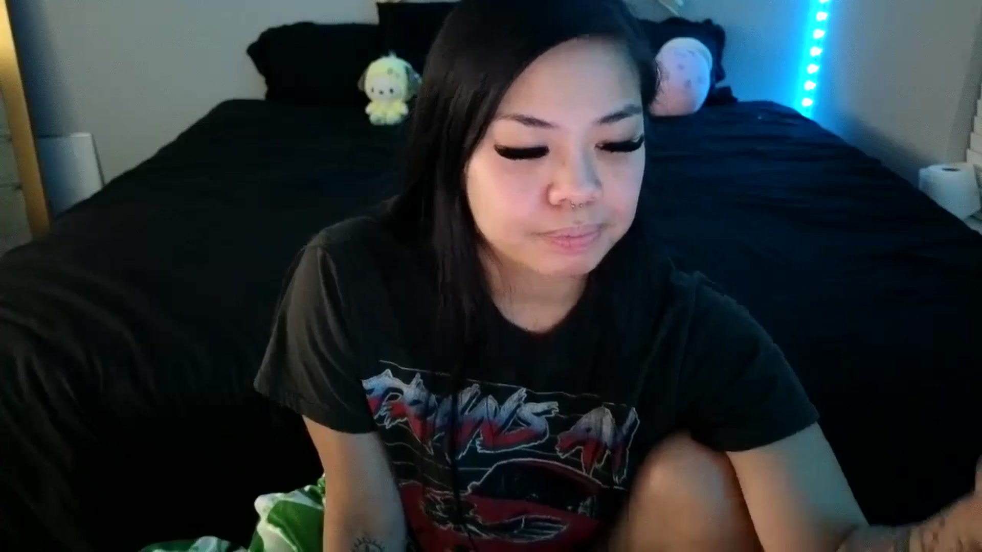 Gallery image thumbnail from dolllface's myfreecams stream on, 08/28/2023, 09:27 image 9 of 20