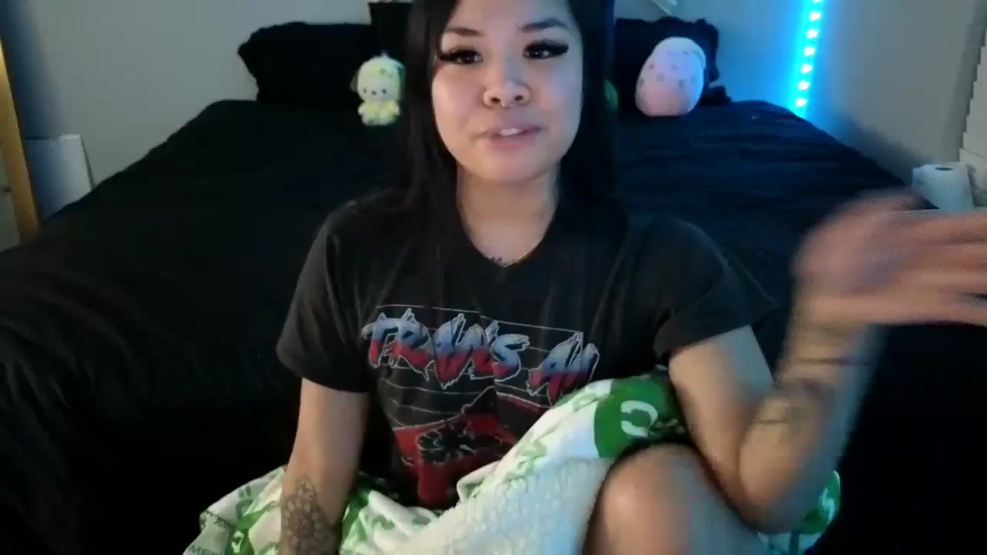 Gallery image thumbnail from dolllface's myfreecams stream on, 08/28/2023, 09:27 image 10 of 20