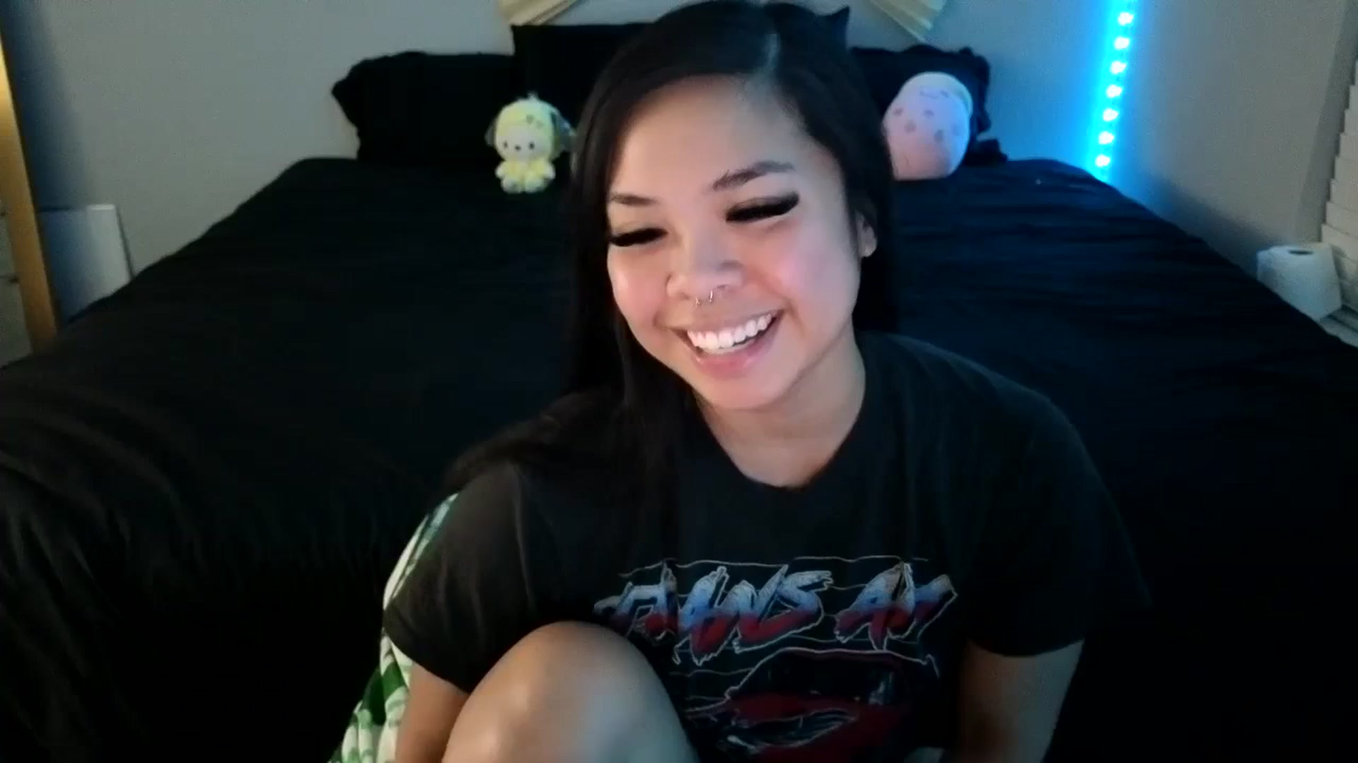 Gallery image thumbnail from dolllface's myfreecams stream on, 08/28/2023, 09:27 image 11 of 20