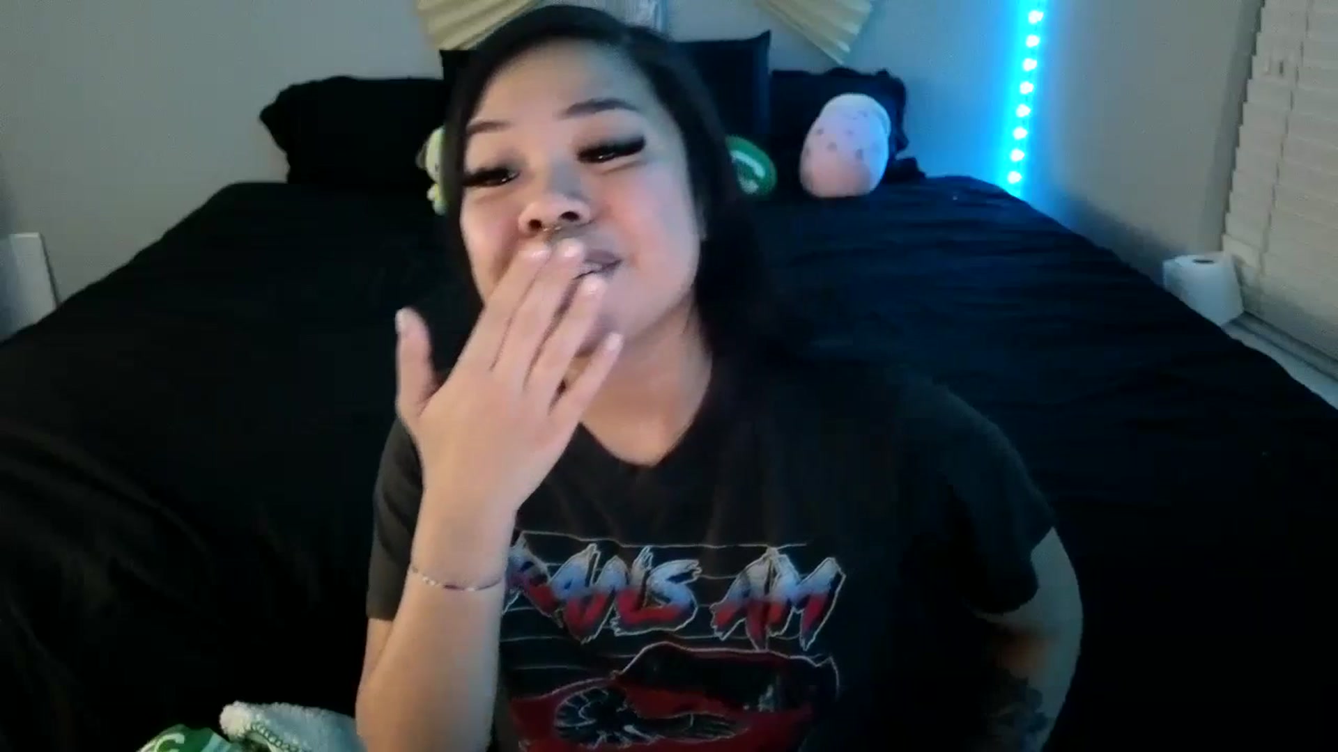 Gallery image thumbnail from dolllface's myfreecams stream on, 08/28/2023, 09:27 image 16 of 20