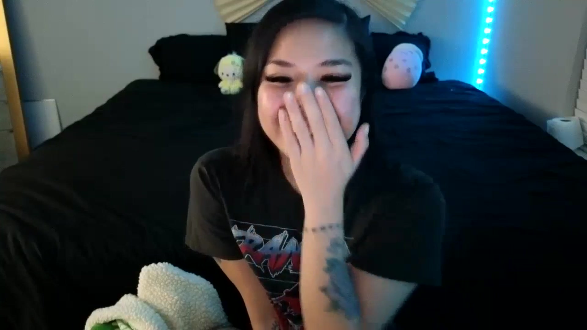 Gallery image thumbnail from dolllface's myfreecams stream on, 08/28/2023, 09:27 image 13 of 20