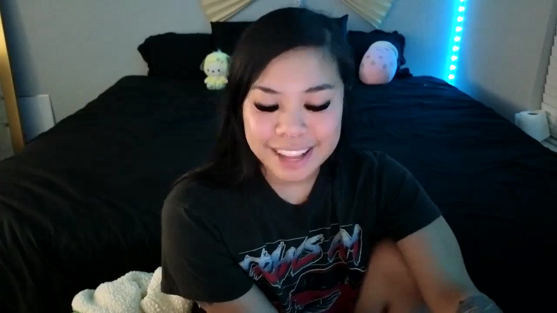 Gallery image thumbnail from dolllface's myfreecams stream on, 08/28/2023, 09:27 image 14 of 20
