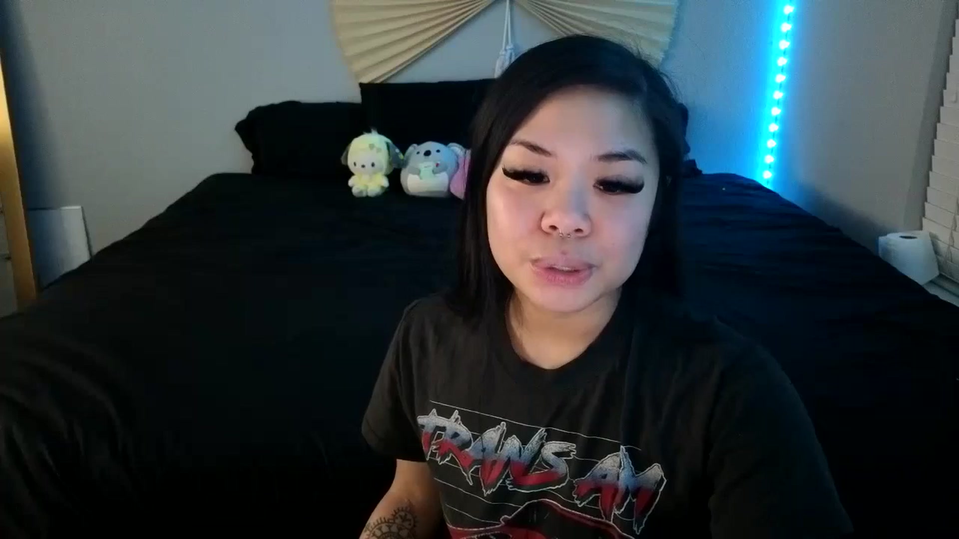 Gallery image thumbnail from dolllface's myfreecams stream on, 08/28/2023, 09:27 image 7 of 20