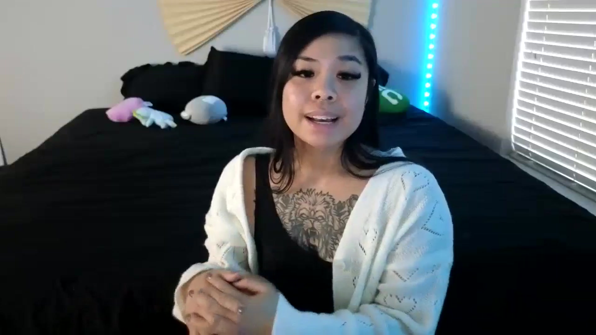 Gallery image thumbnail from dolllface's myfreecams stream on, 08/29/2023, 23:15 image 4 of 20
