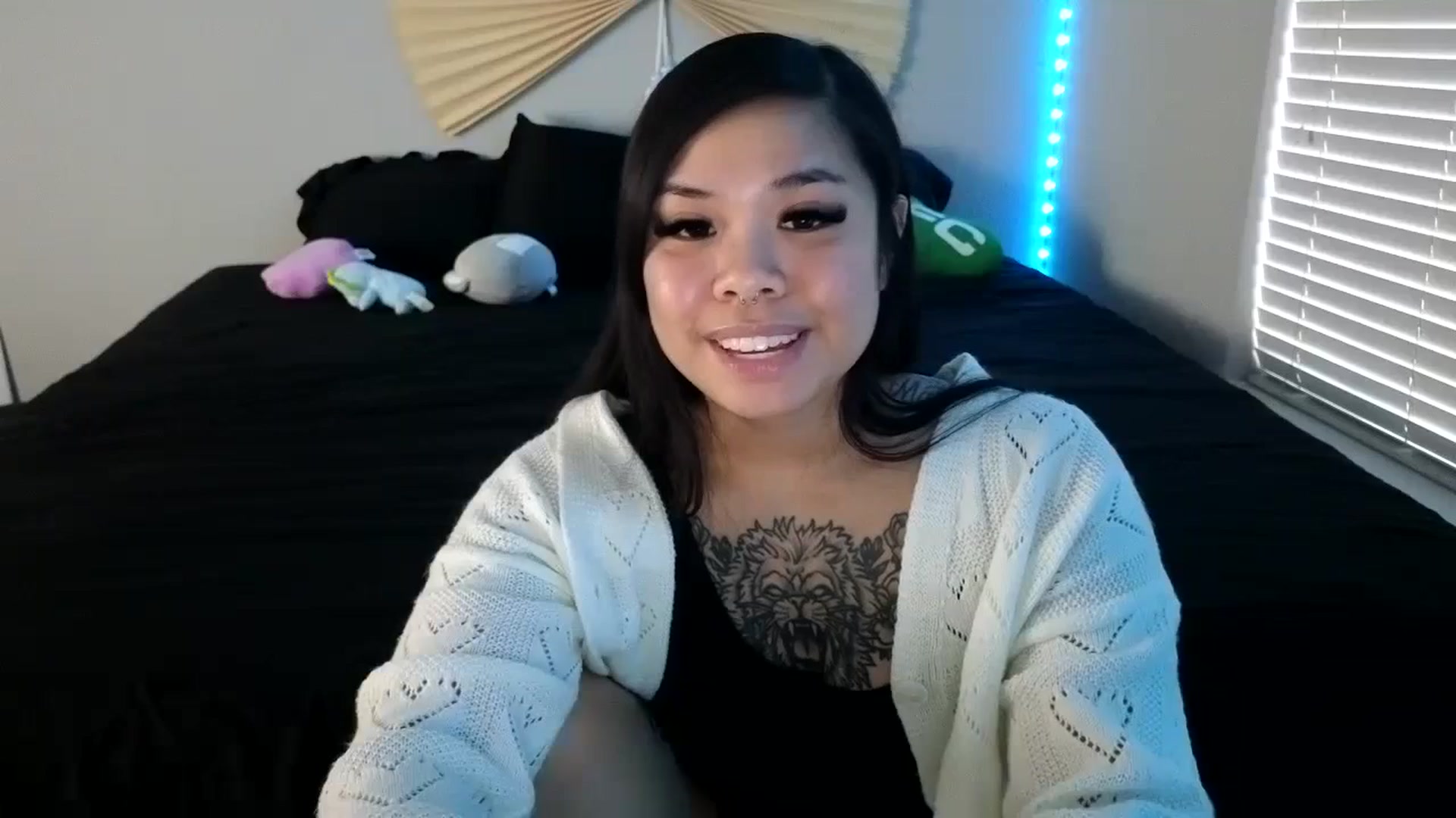 Gallery image thumbnail from dolllface's myfreecams stream on, 08/29/2023, 23:15 image 2 of 20