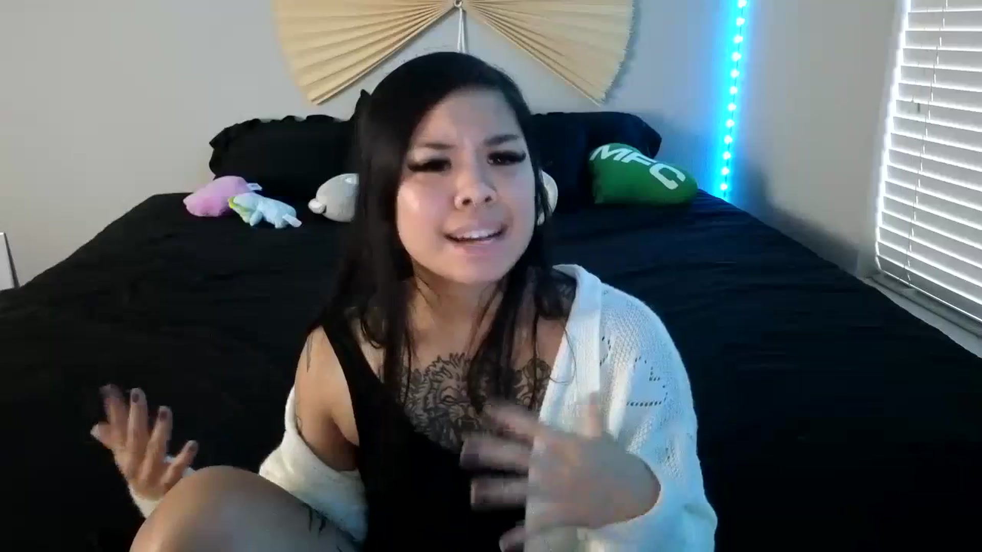 Gallery image thumbnail from dolllface's myfreecams stream on, 08/29/2023, 23:15 image 19 of 20